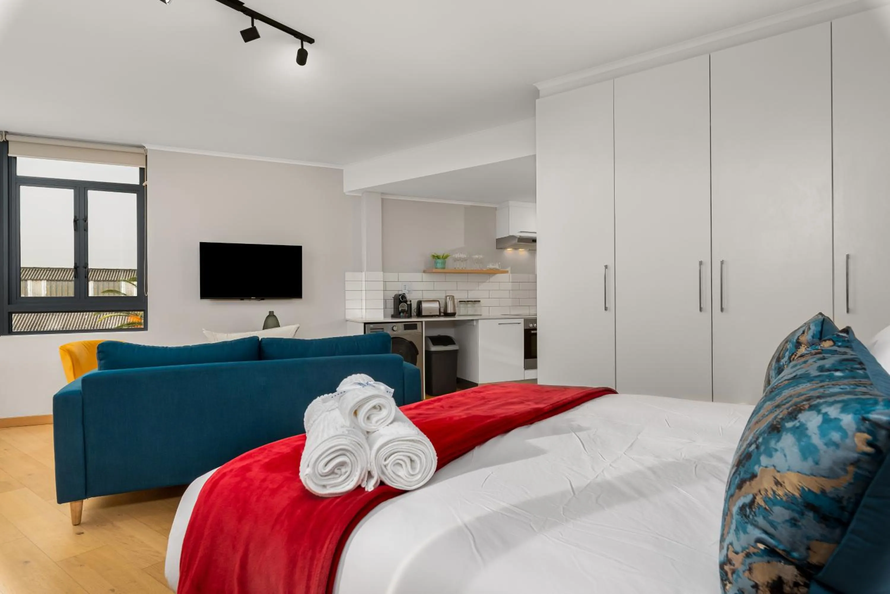 Bedroom, Bed in Urban Artisan Luxury Suites by Totalstay