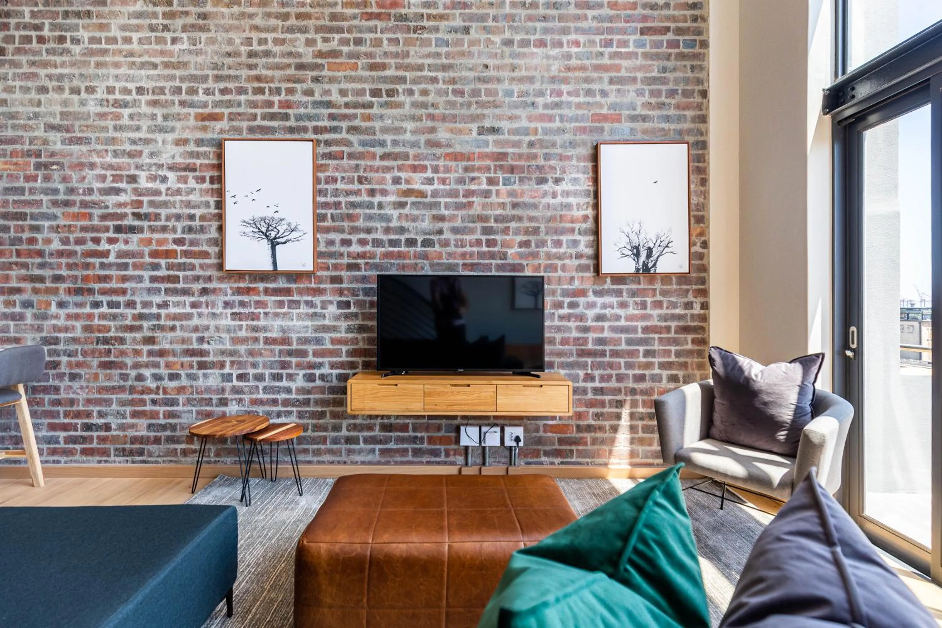 Lounge or bar in Urban Artisan Luxury Suites by Totalstay