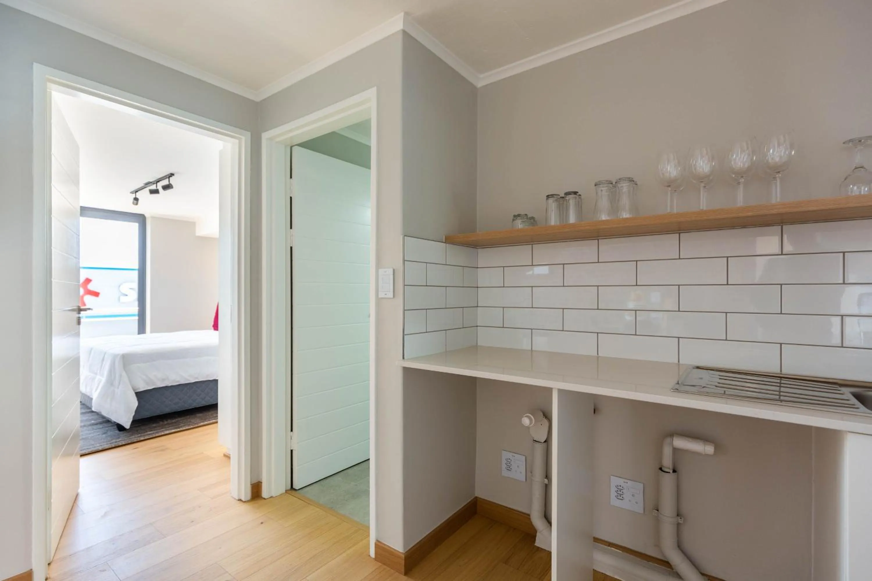 Kitchen or kitchenette, Bed in Urban Artisan Luxury Suites by Totalstay