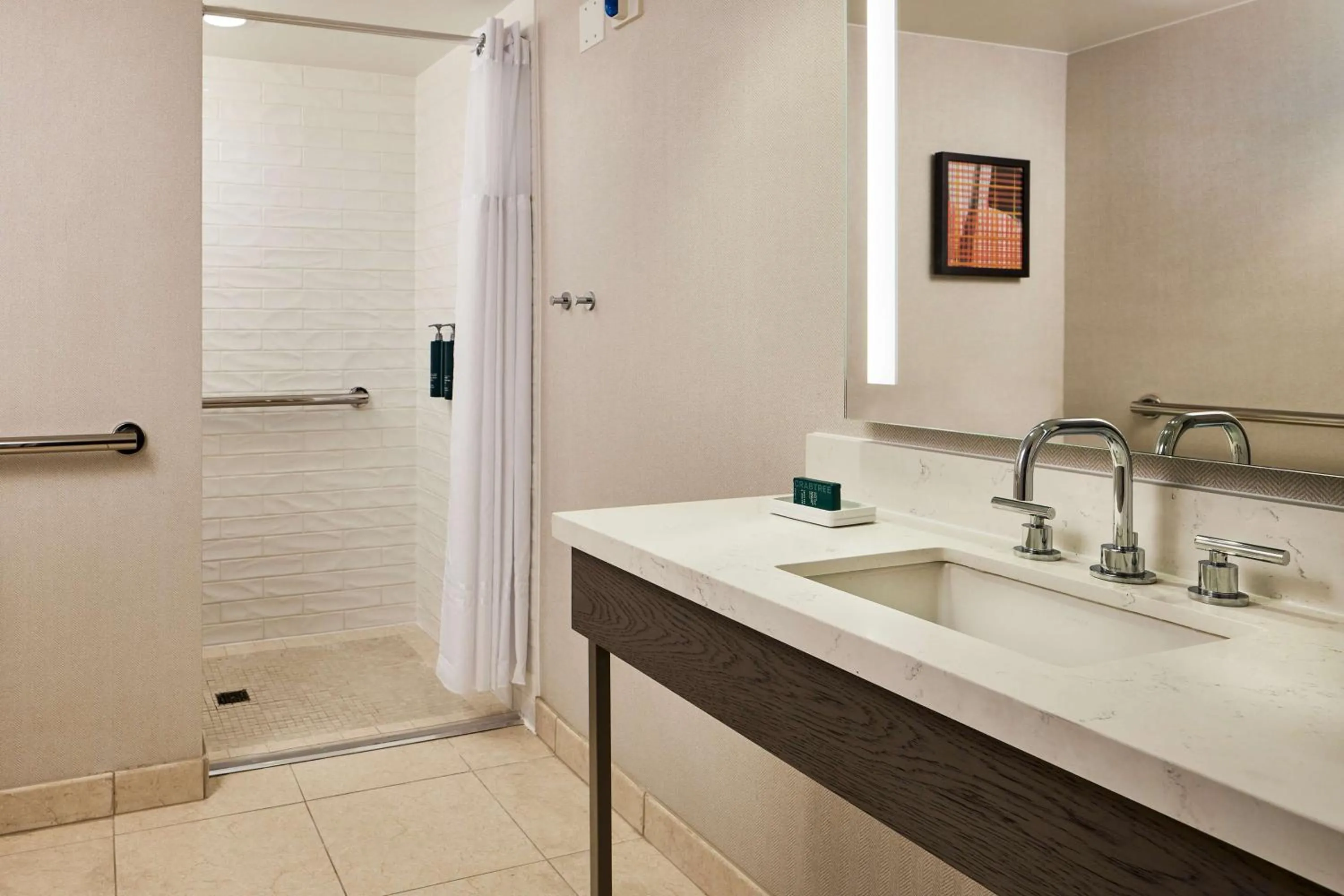 Shower in Hilton Kansas City Country Club Plaza