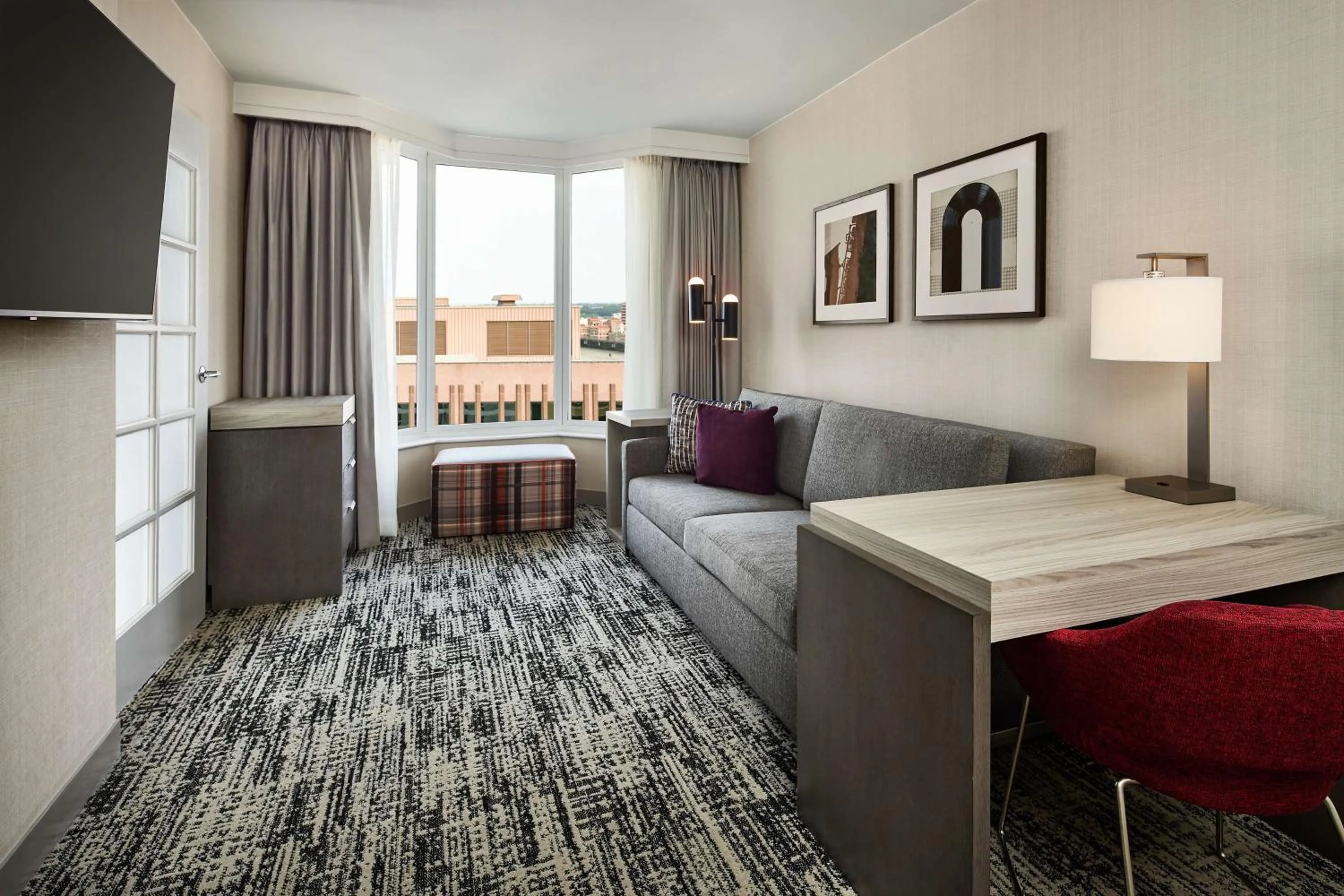 TV and multimedia in Hilton Kansas City Country Club Plaza