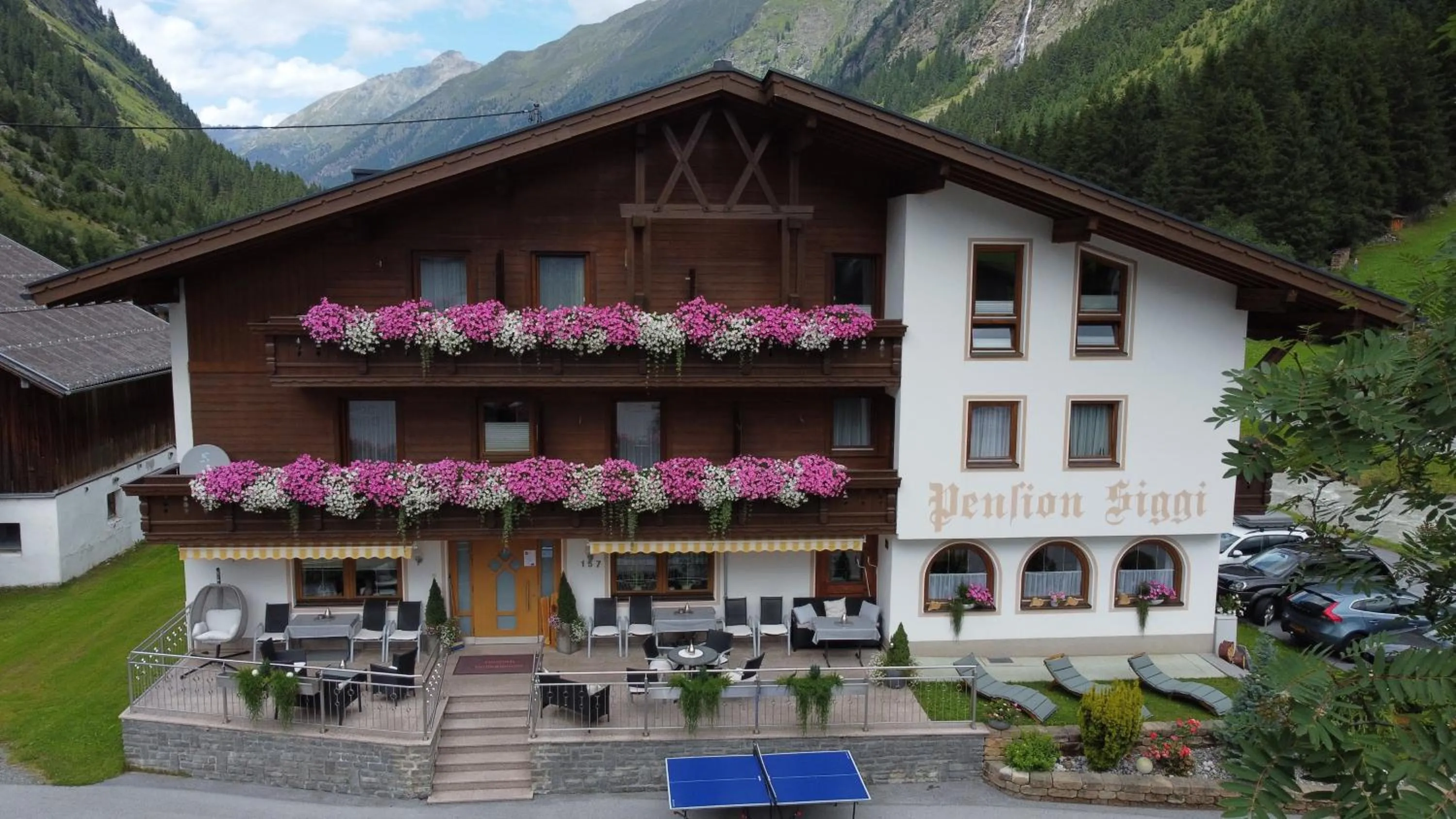 Garden view in Hotel Pension Siggi