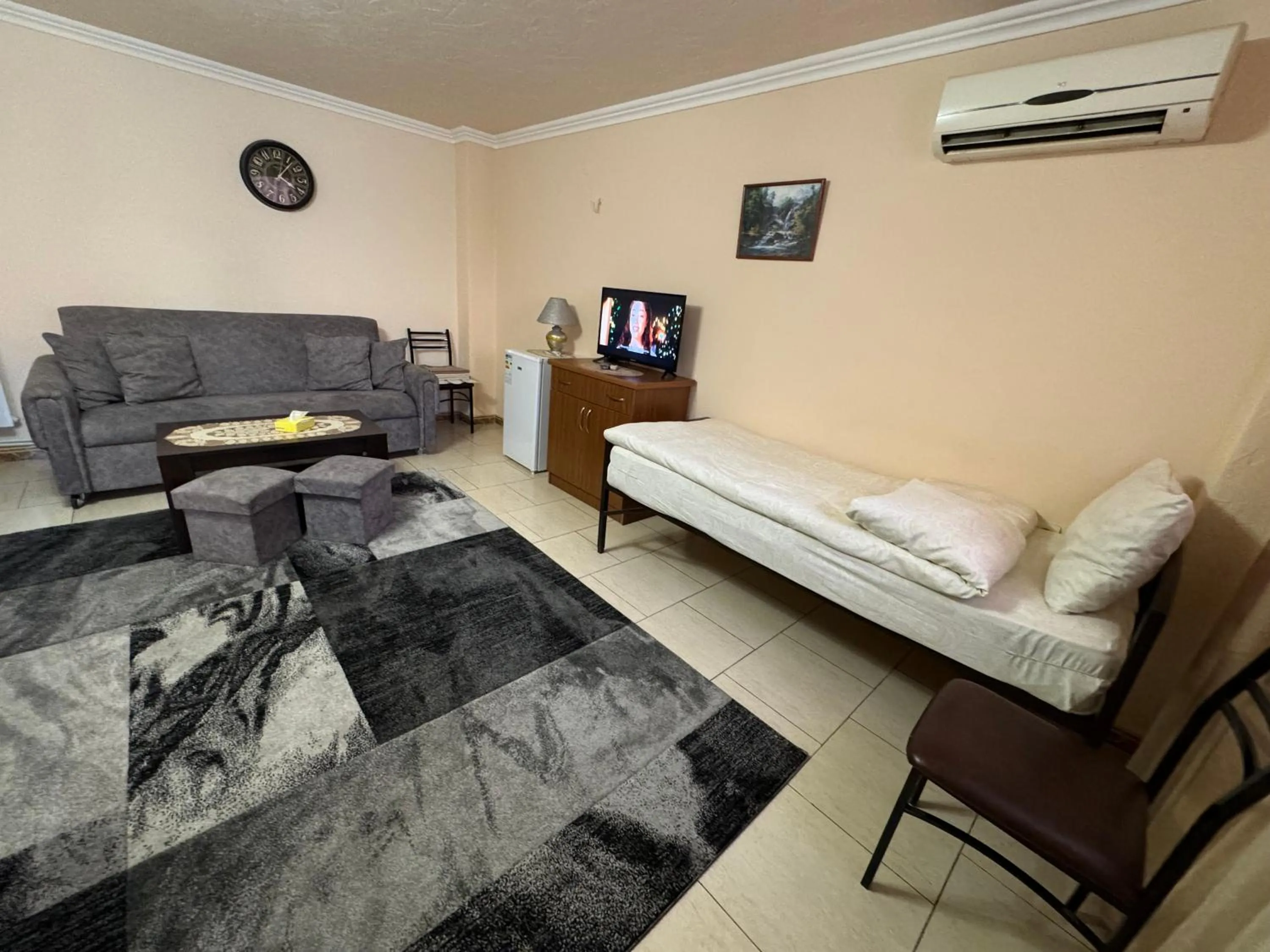 Photo of the whole room, Bed in ALEM Hotel