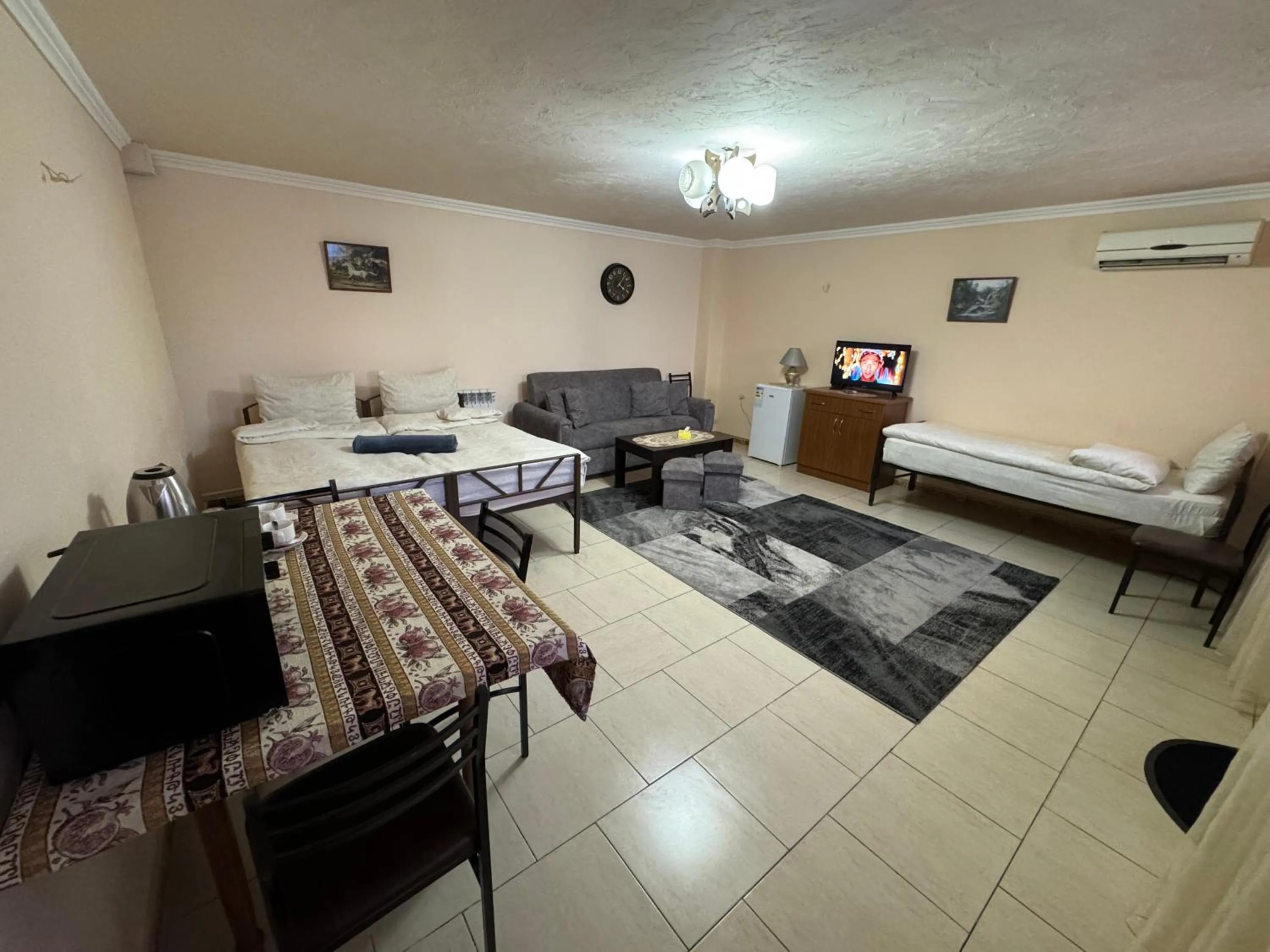 Photo of the whole room, Bed in ALEM Hotel