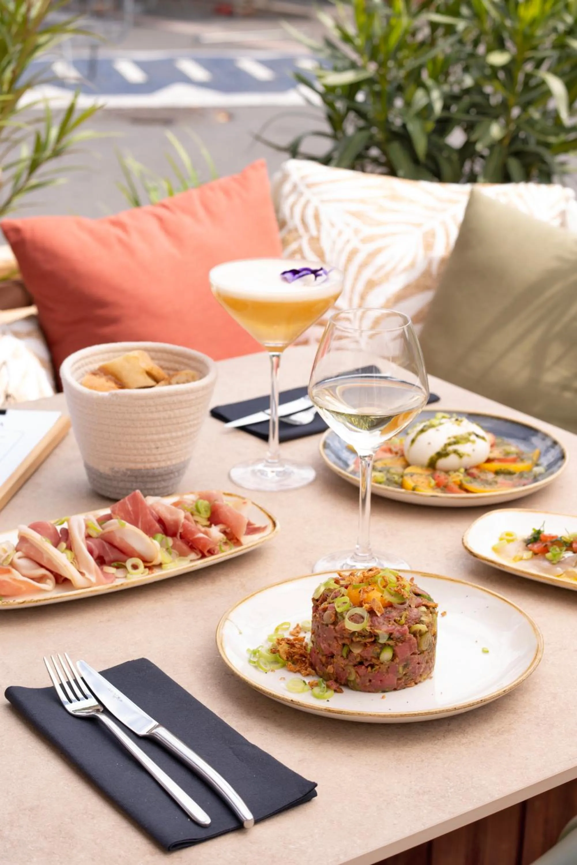 Restaurant/places to eat in Hôtel BO & MIA