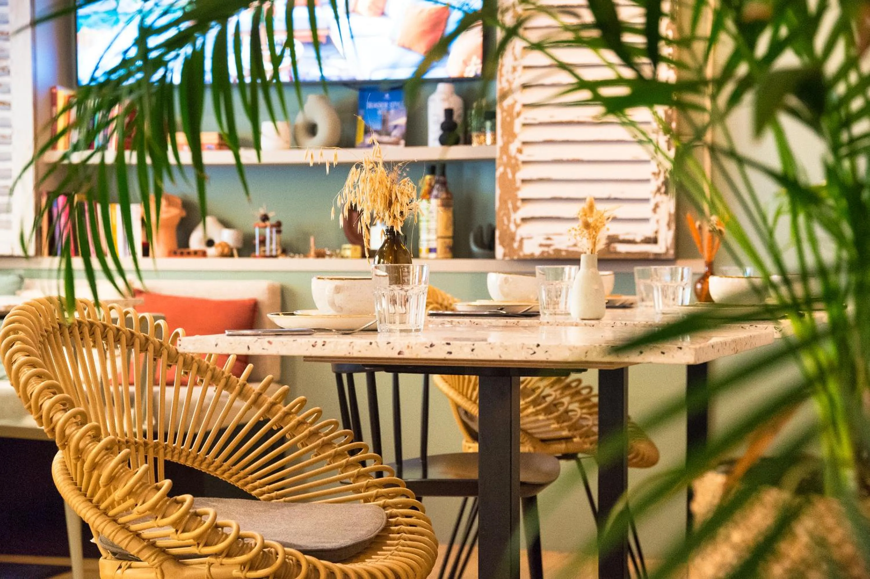 Restaurant/places to eat in Hôtel BO & MIA