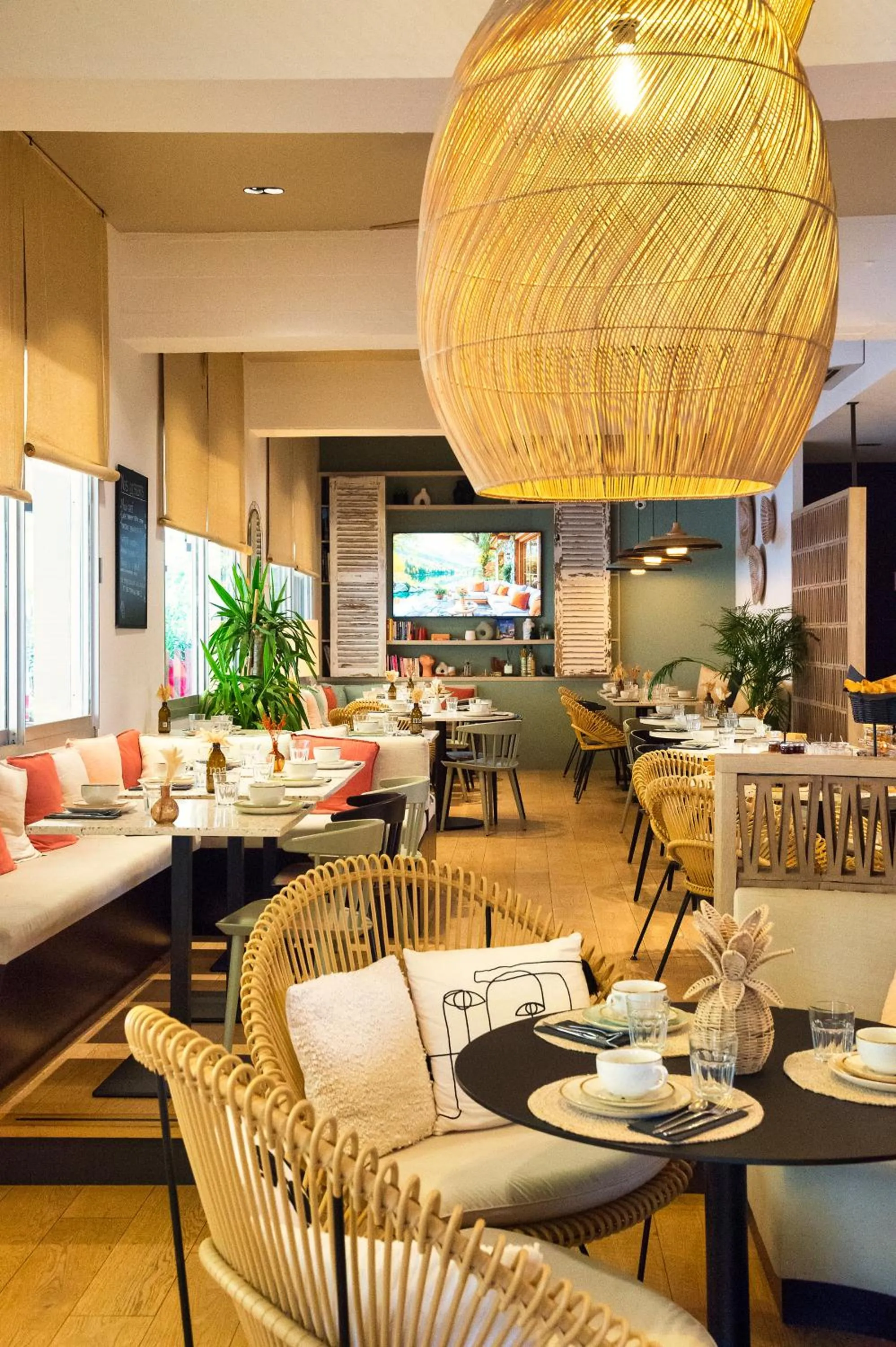 Restaurant/places to eat in Hôtel BO & MIA