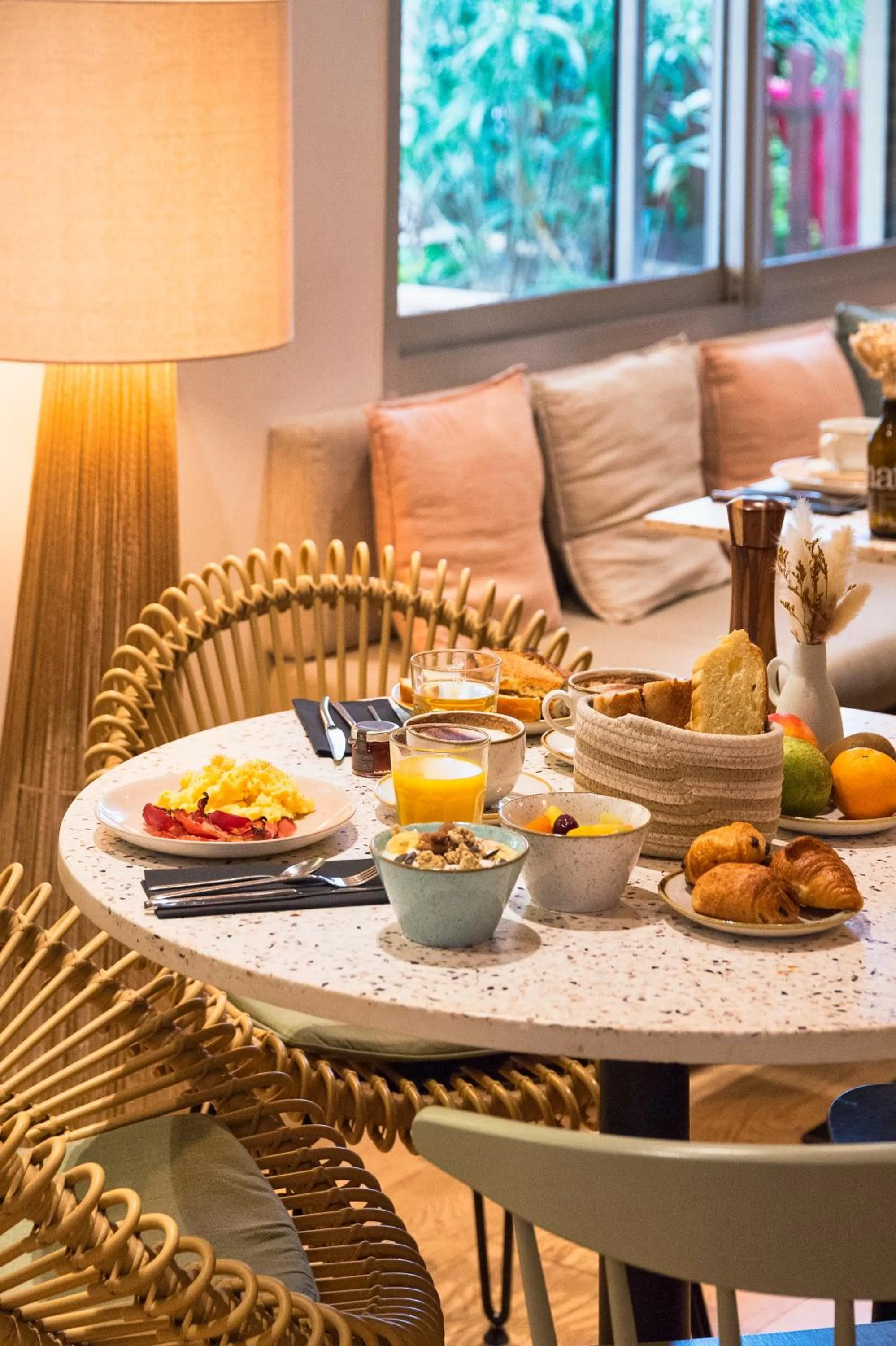 Food and drinks in Hôtel BO & MIA