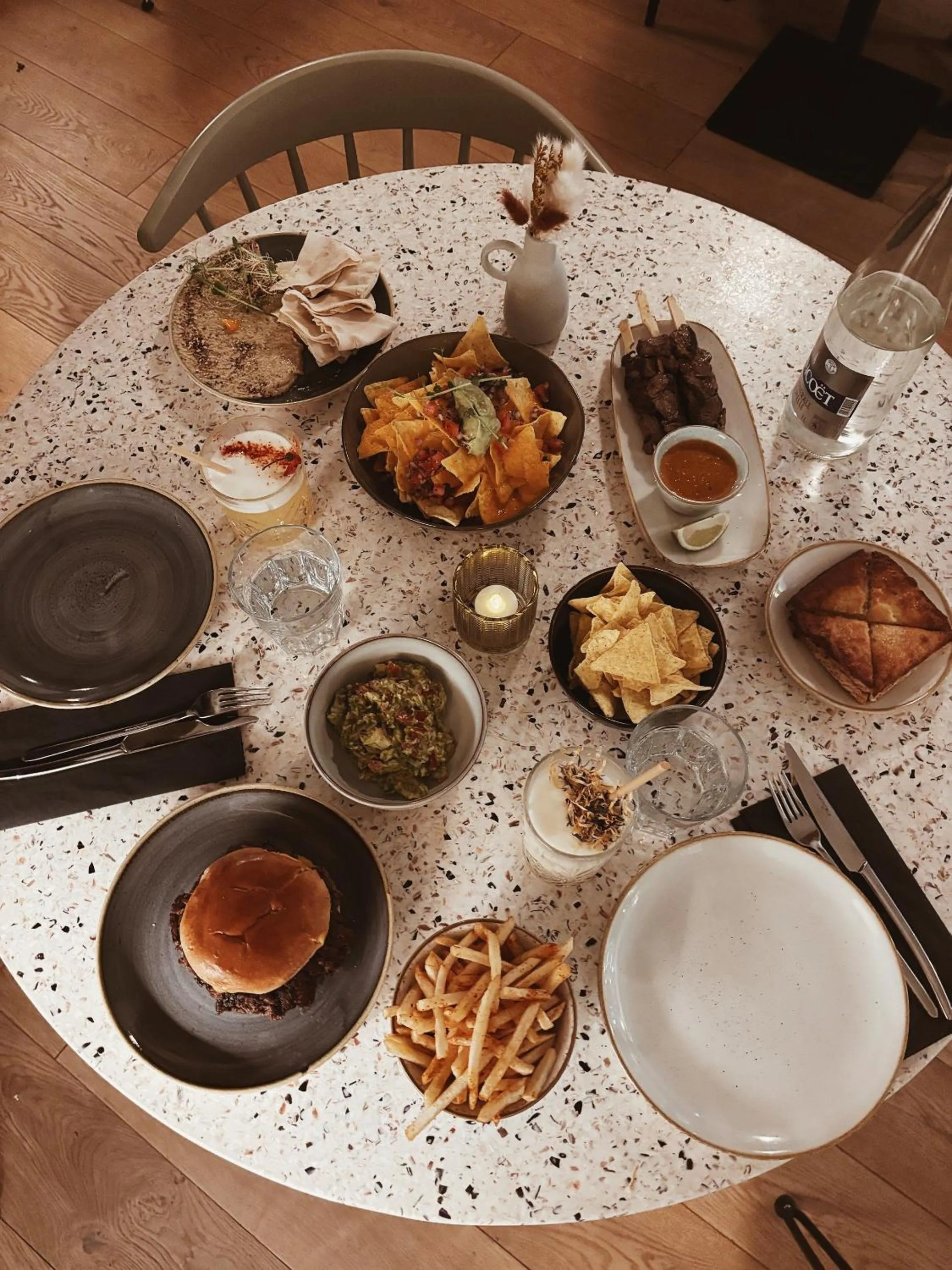 Restaurant/places to eat in Hôtel BO & MIA