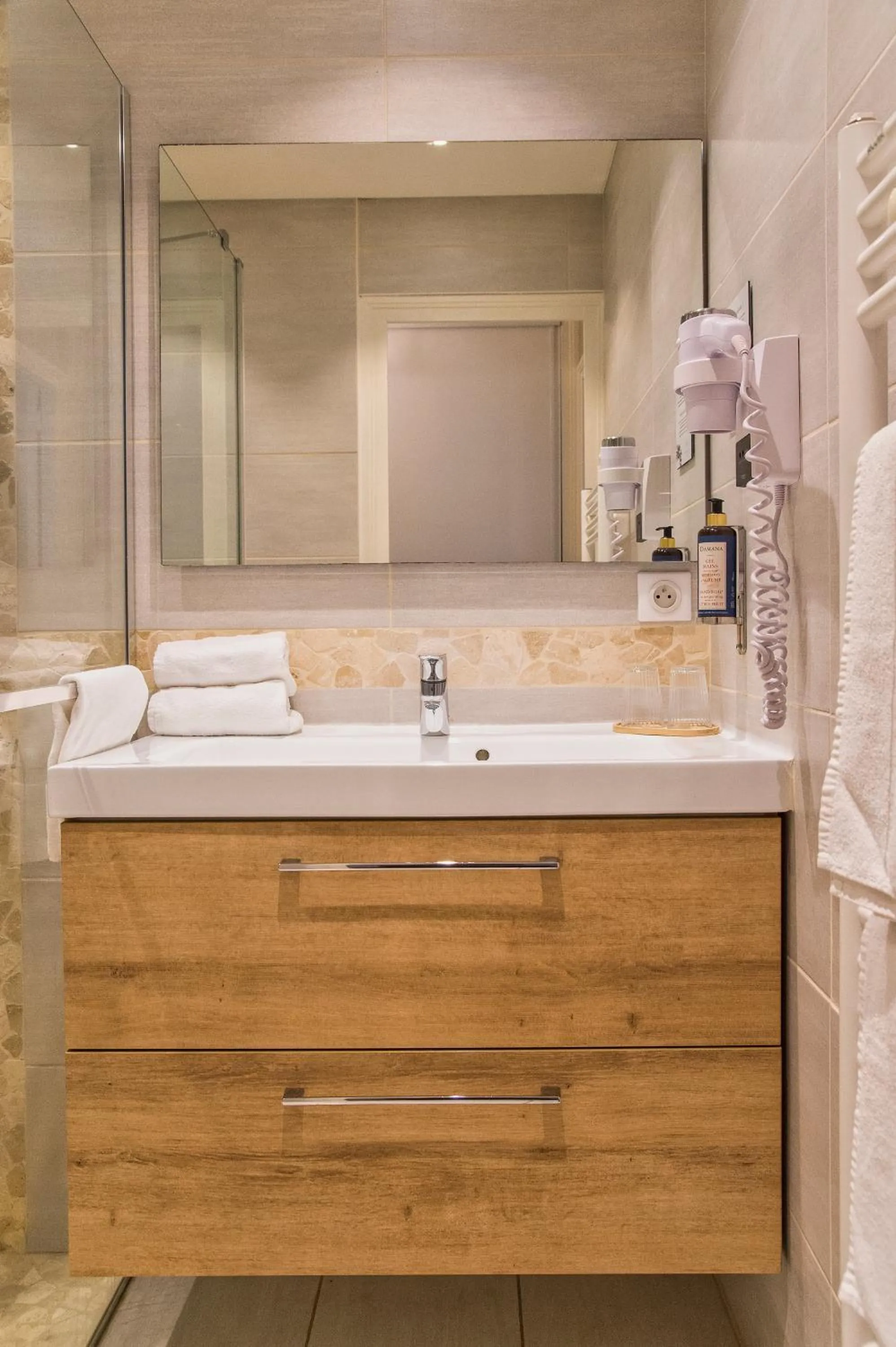 Bathroom in Hôtel BO & MIA