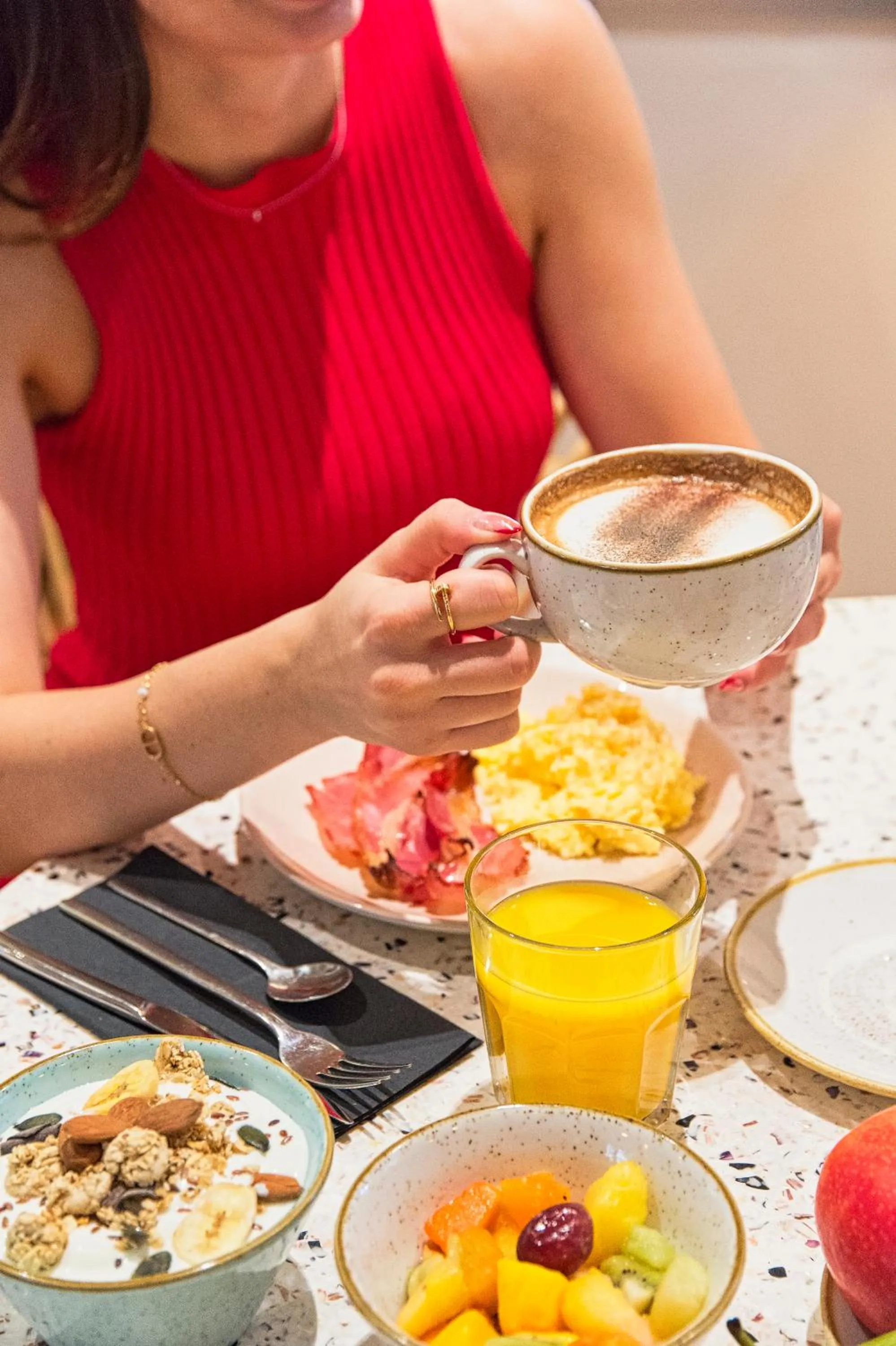 Food and drinks in Hôtel BO & MIA