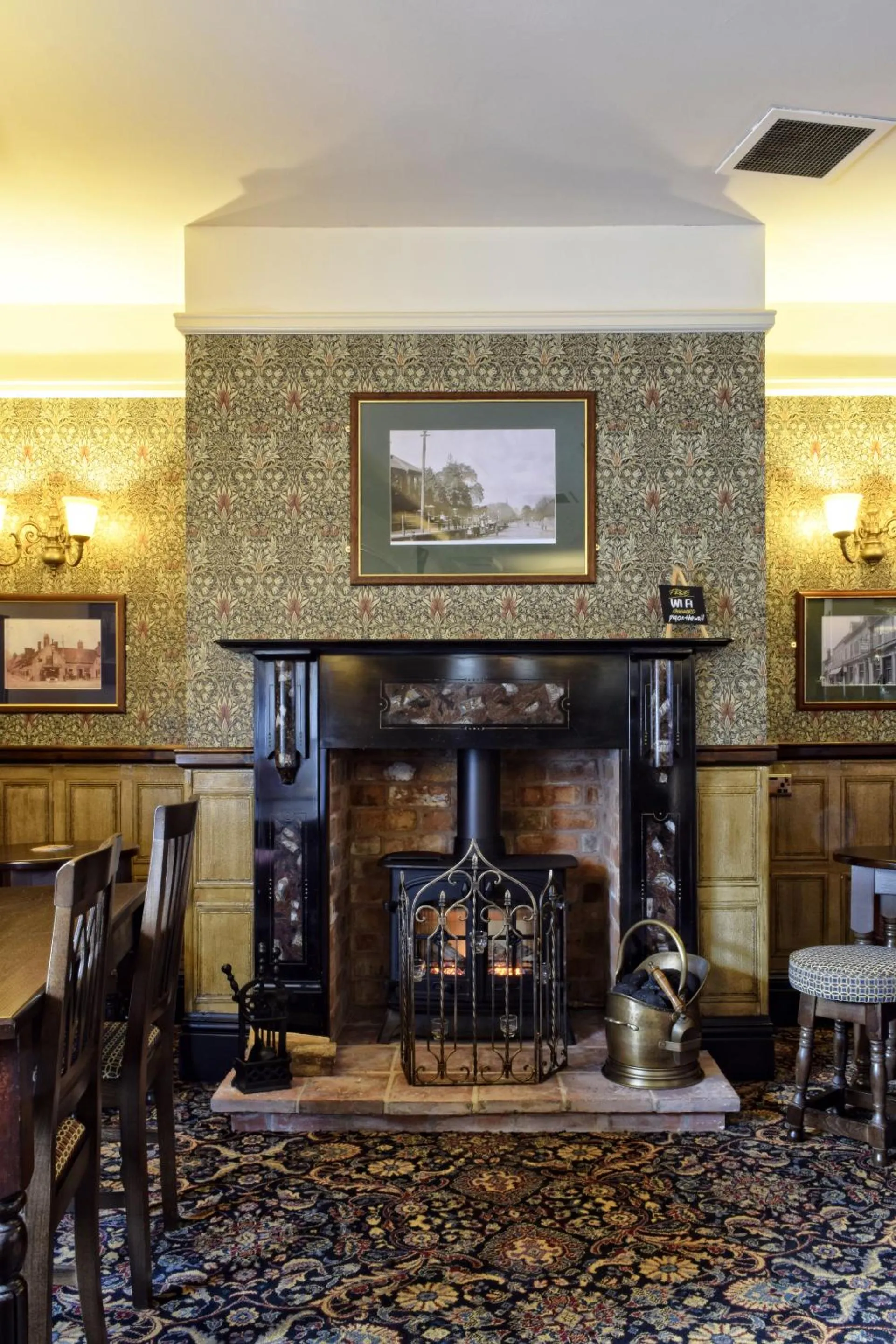 Living room in The Seven Stars