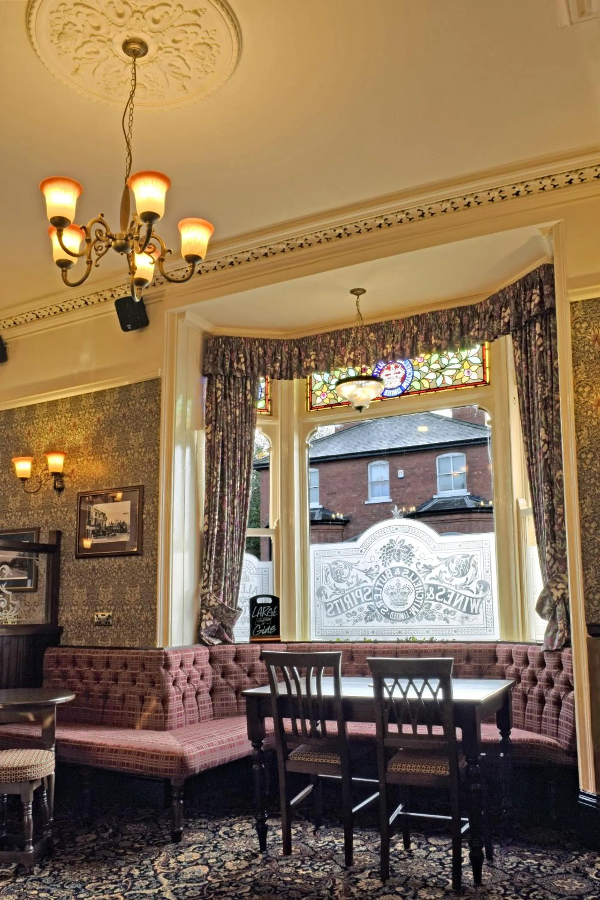 Living room in The Seven Stars