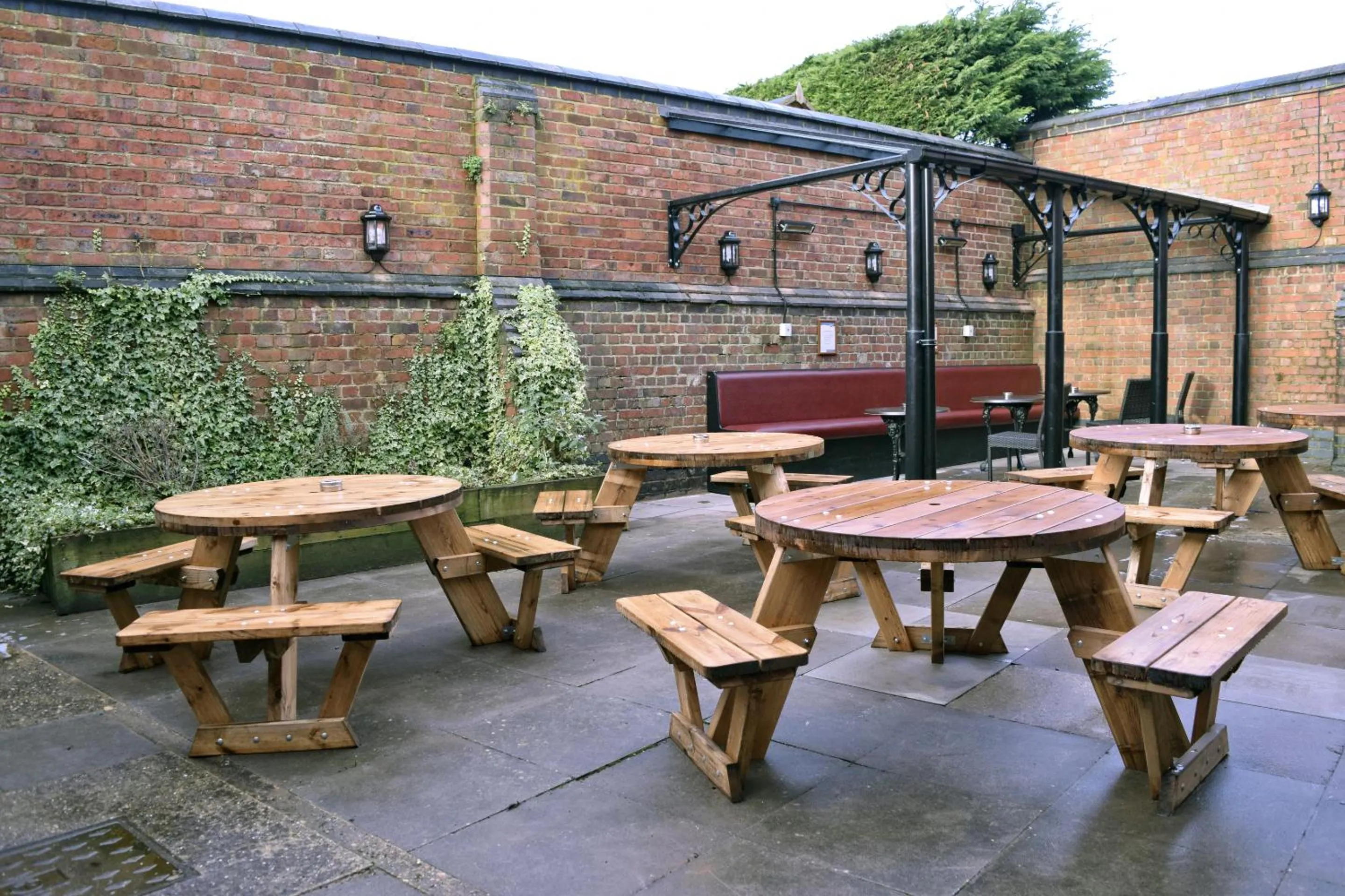 Property building in The Seven Stars