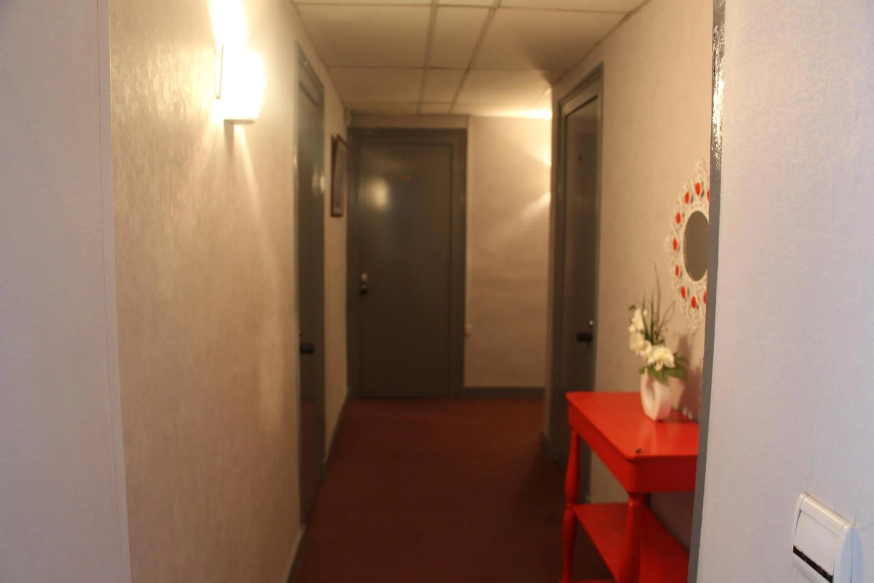 Property building in Hotel Au Chapon Fin