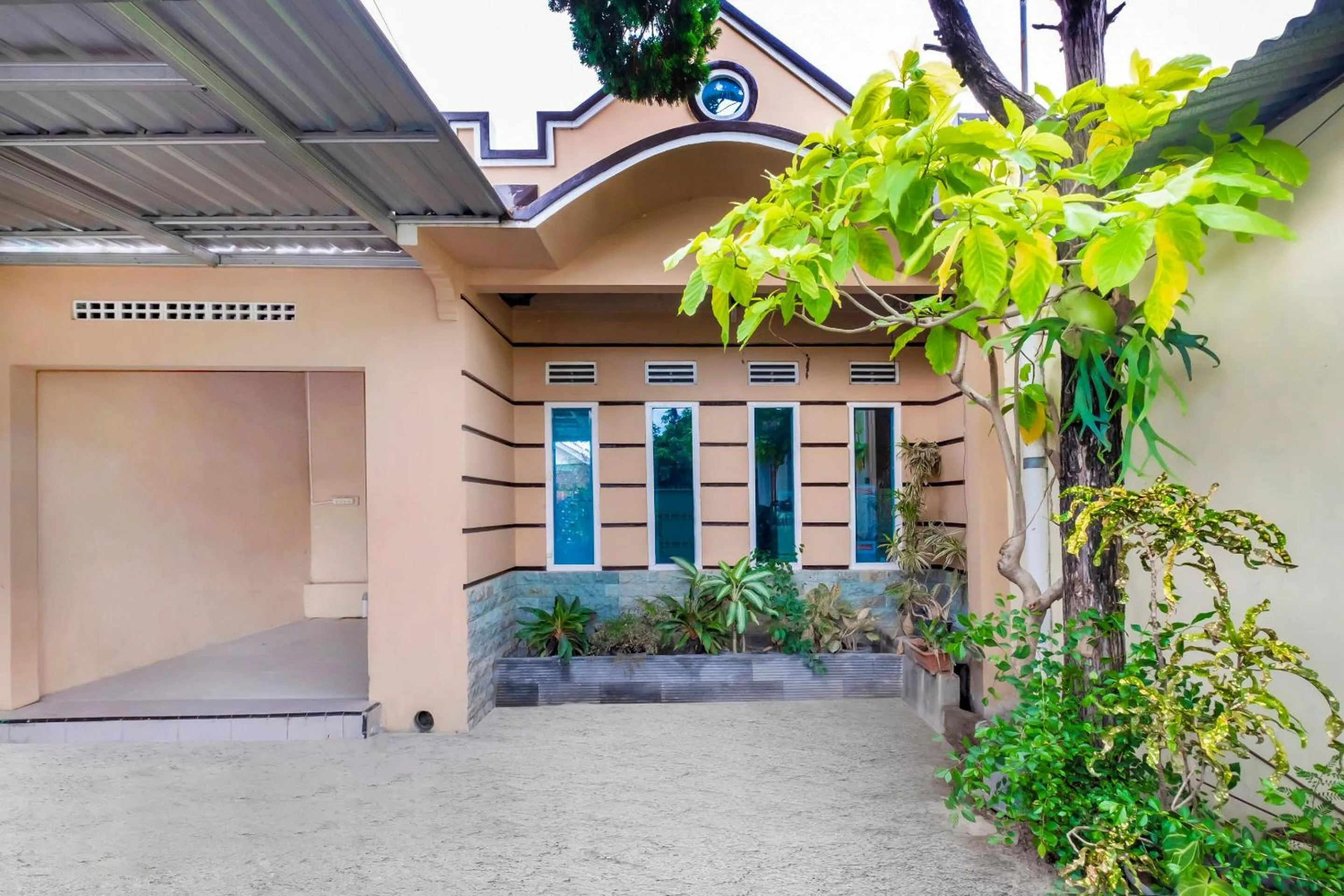 Facade/entrance in Hotel O Brosta