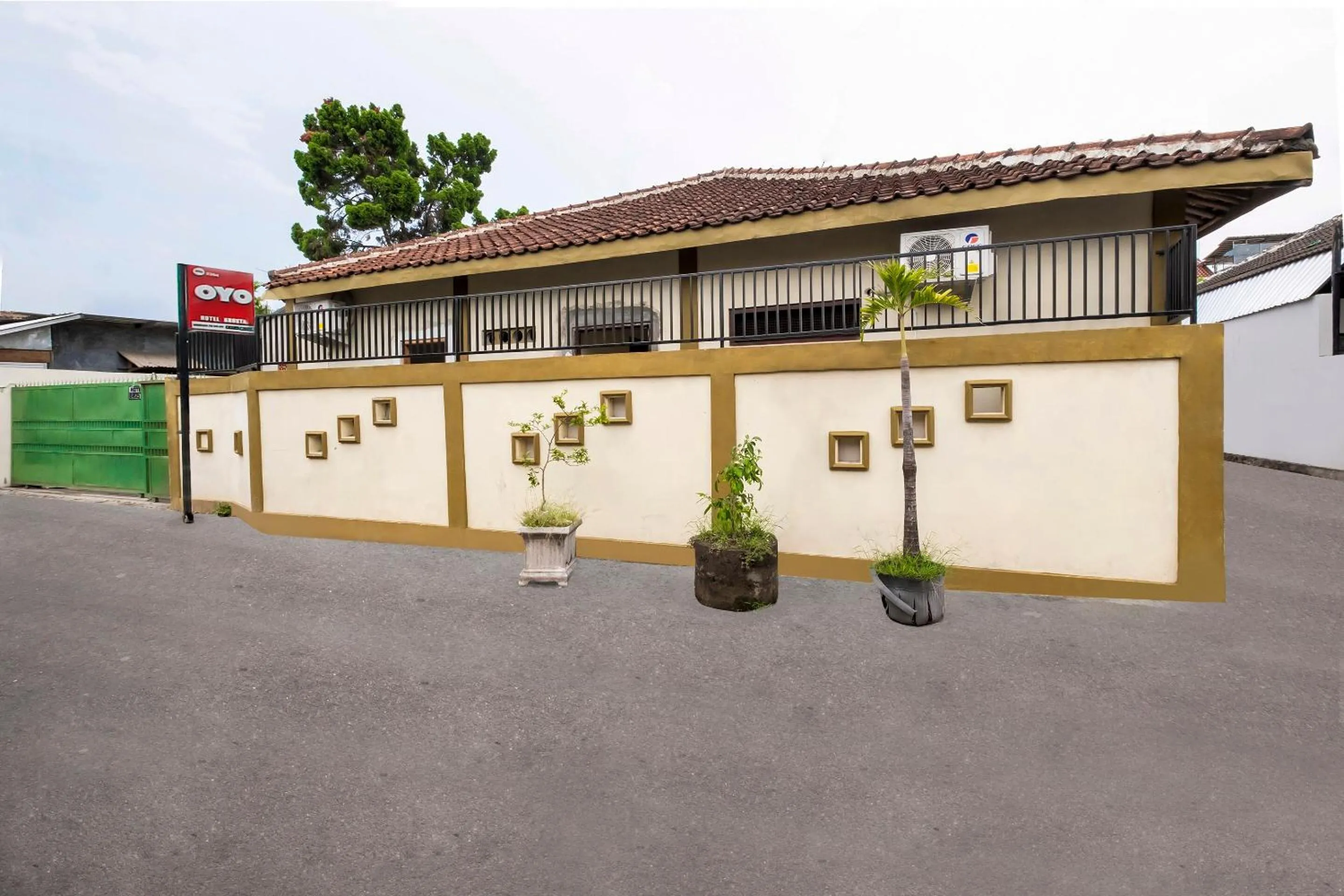 Facade/entrance in Hotel O Brosta