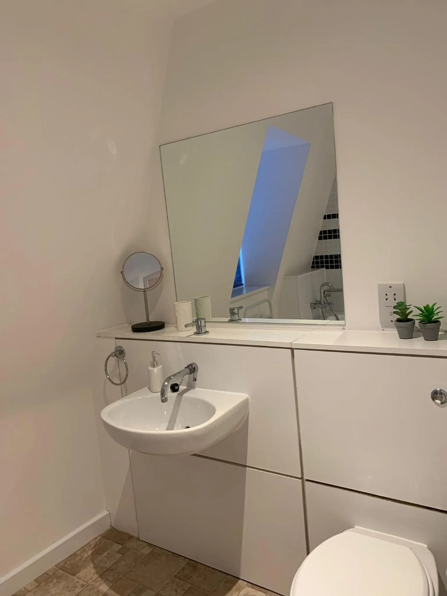 Toilet in The Riding Gate Apartment