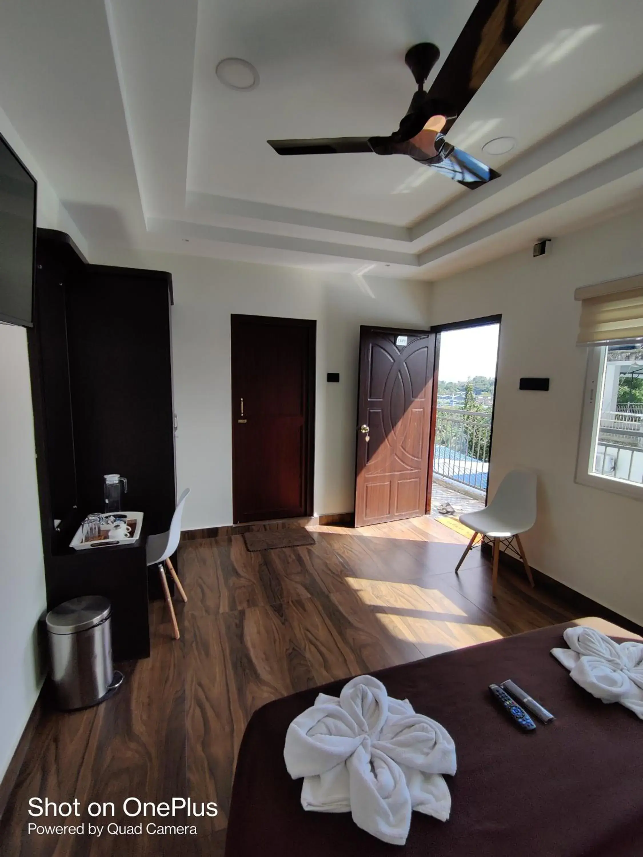 Deluxe Double Room (2 Adults + 1 Child) in Island Cliff Deluxe Double Room (2 Adults + 1 Child) in Island Cliff