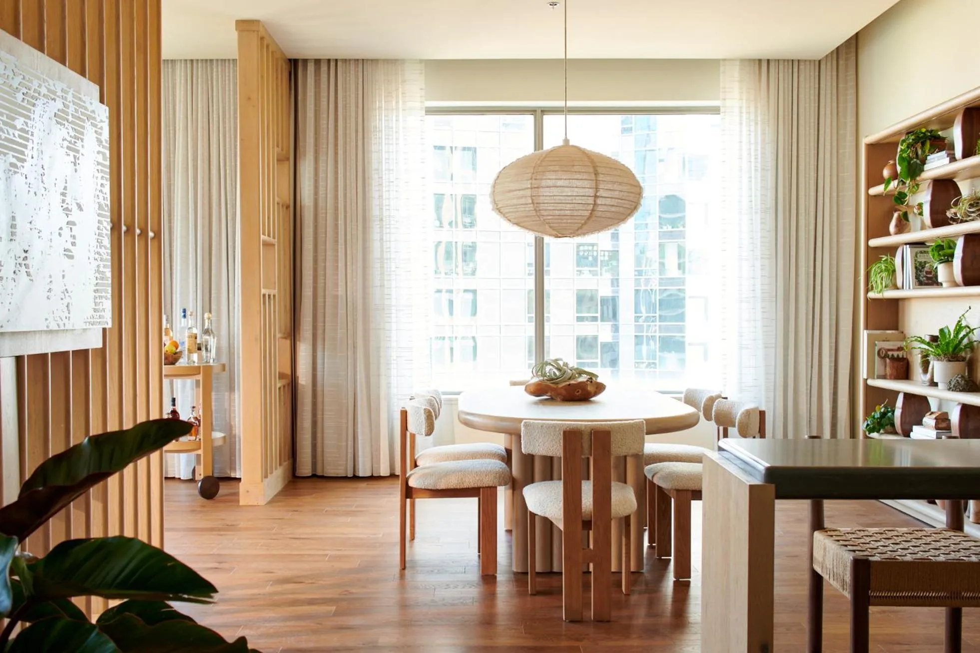 Dining area in 1 Hotel Seattle