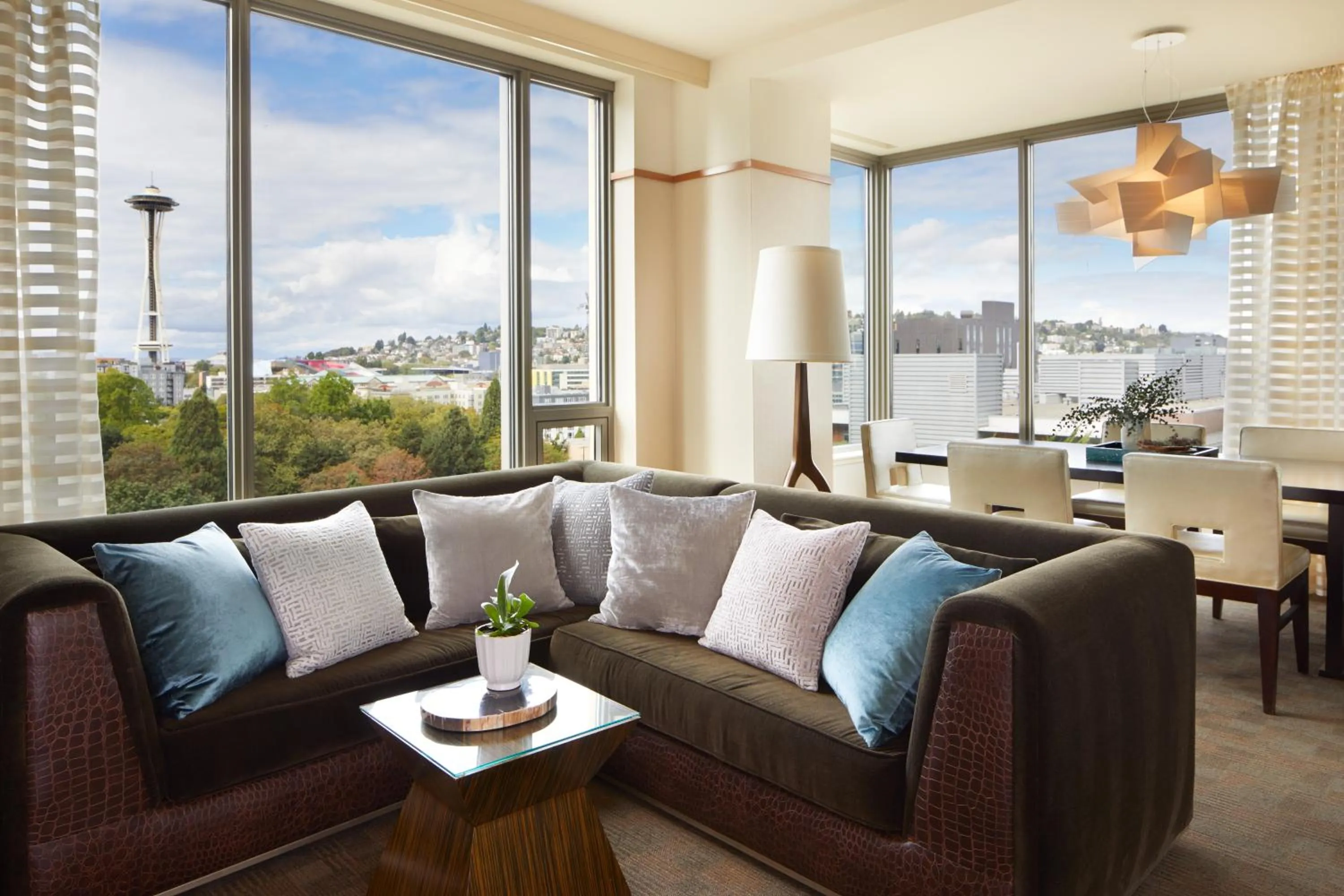 Living room in Pan Pacific Seattle