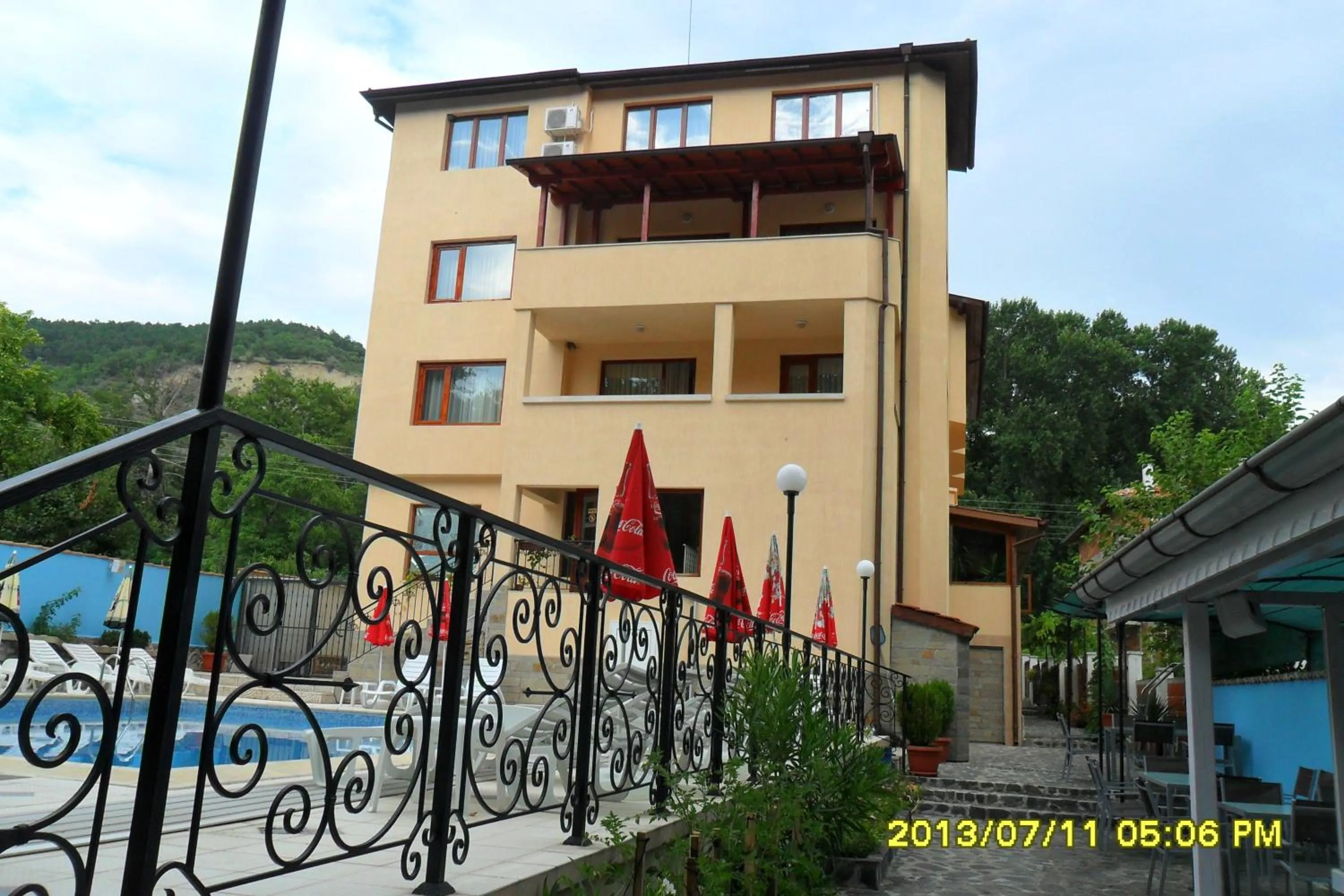 Facade/entrance in Family Prim Hotel