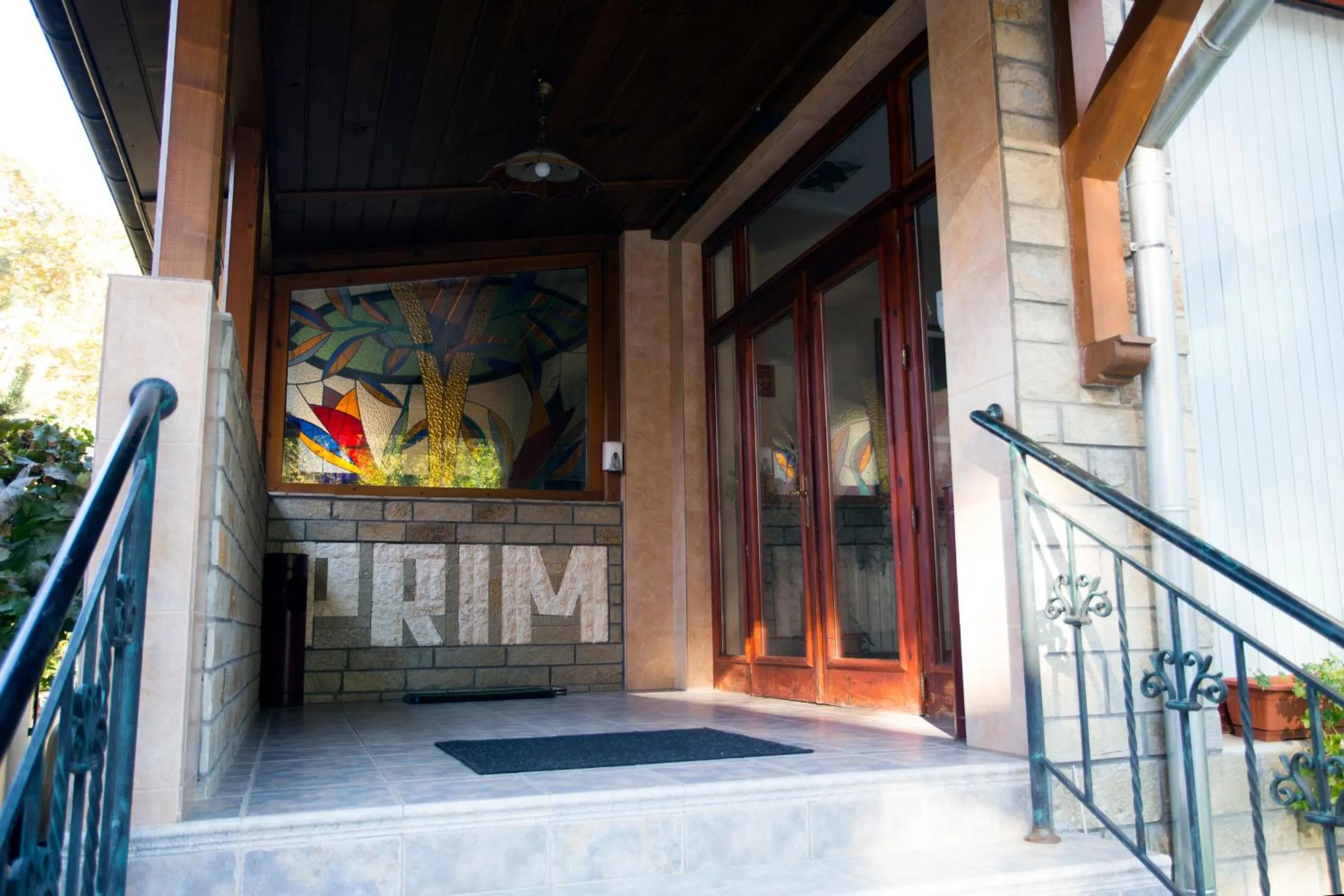 Facade/entrance in Family Prim Hotel