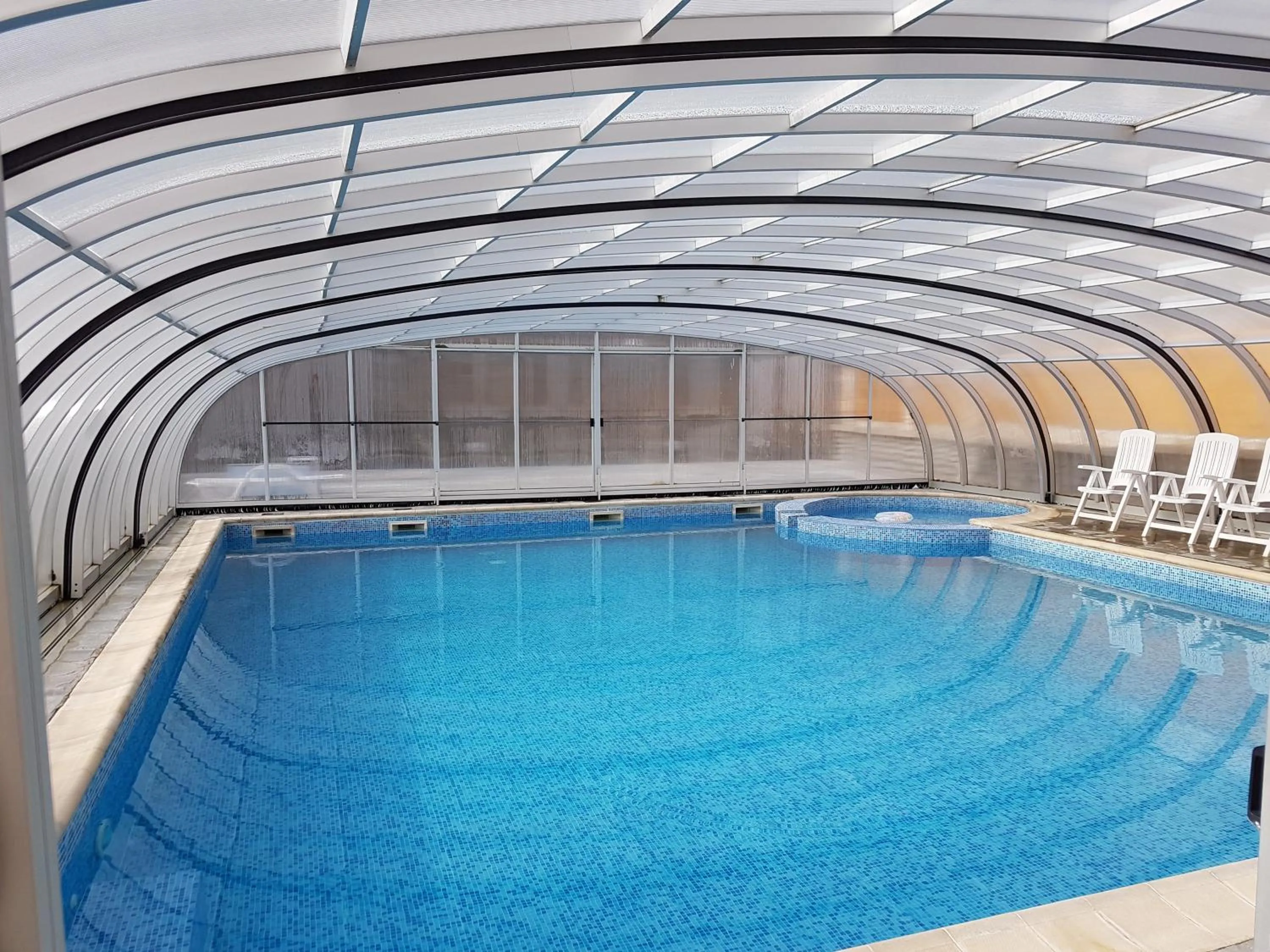 Swimming pool in Family Prim Hotel