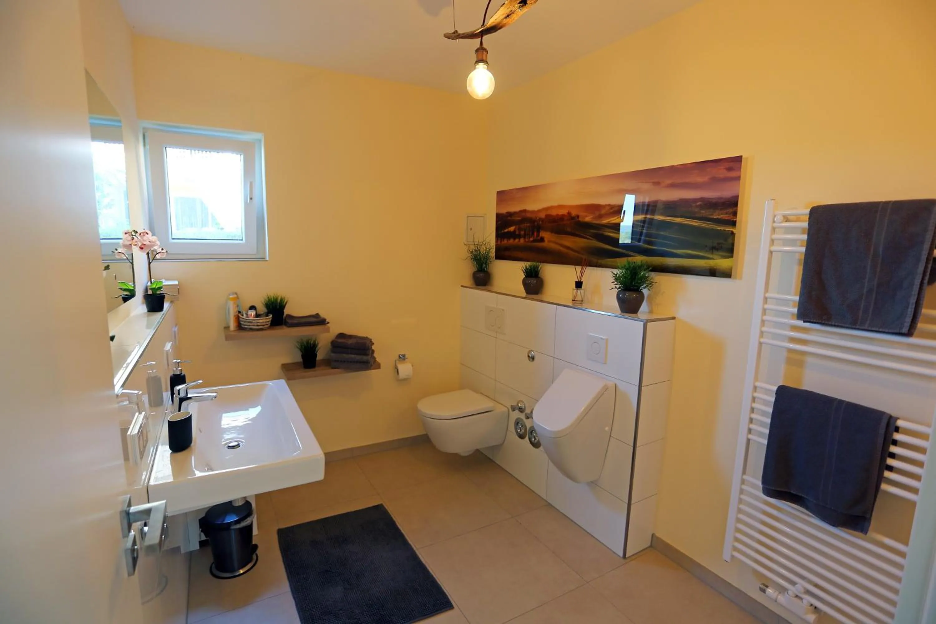 Bathroom in Exklusives Rhein-Lounge Apartment mit direktem Rheinblick, Sauna, 2 Schlafzimmern, Parkplatz für bis zu 5 Gäste