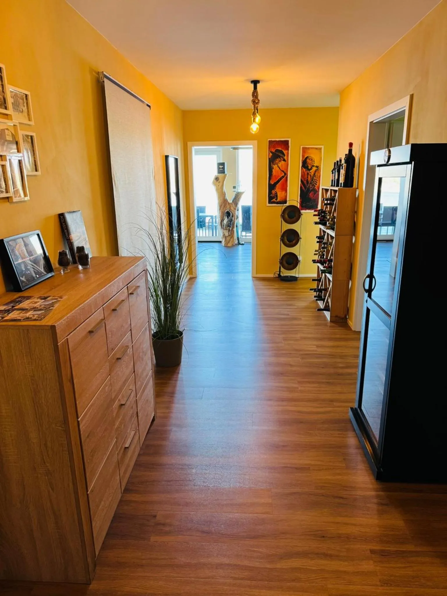 pet friendly in Exklusives Rhein-Lounge Apartment mit direktem Rheinblick, Sauna, 2 Schlafzimmern, Parkplatz für bis zu 5 Gäste