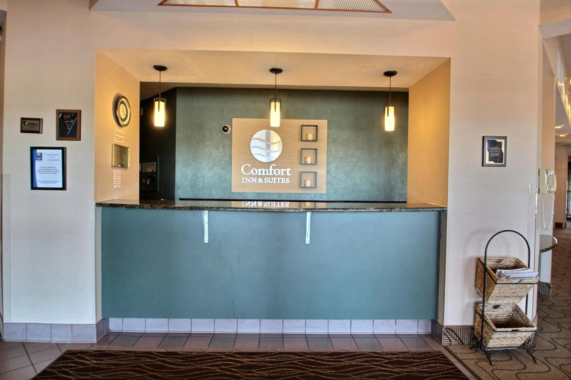 Lobby or reception in Comfort Inn & Suites Madison - Airport
