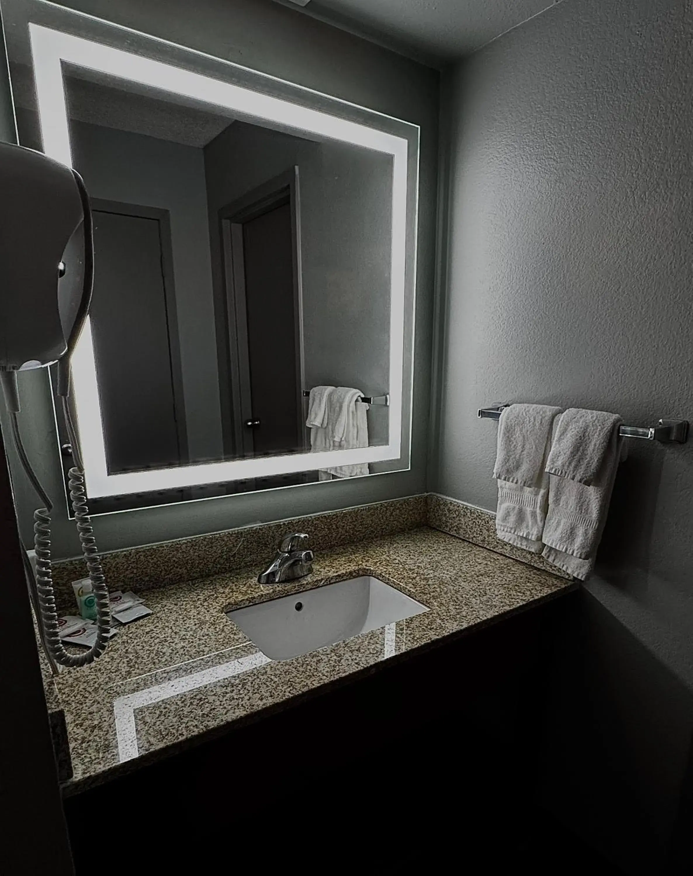 Standard Double Room in Comfort Inn & Suites Madison - Airport Standard Double Room in Comfort Inn & Suites Madison - Airport