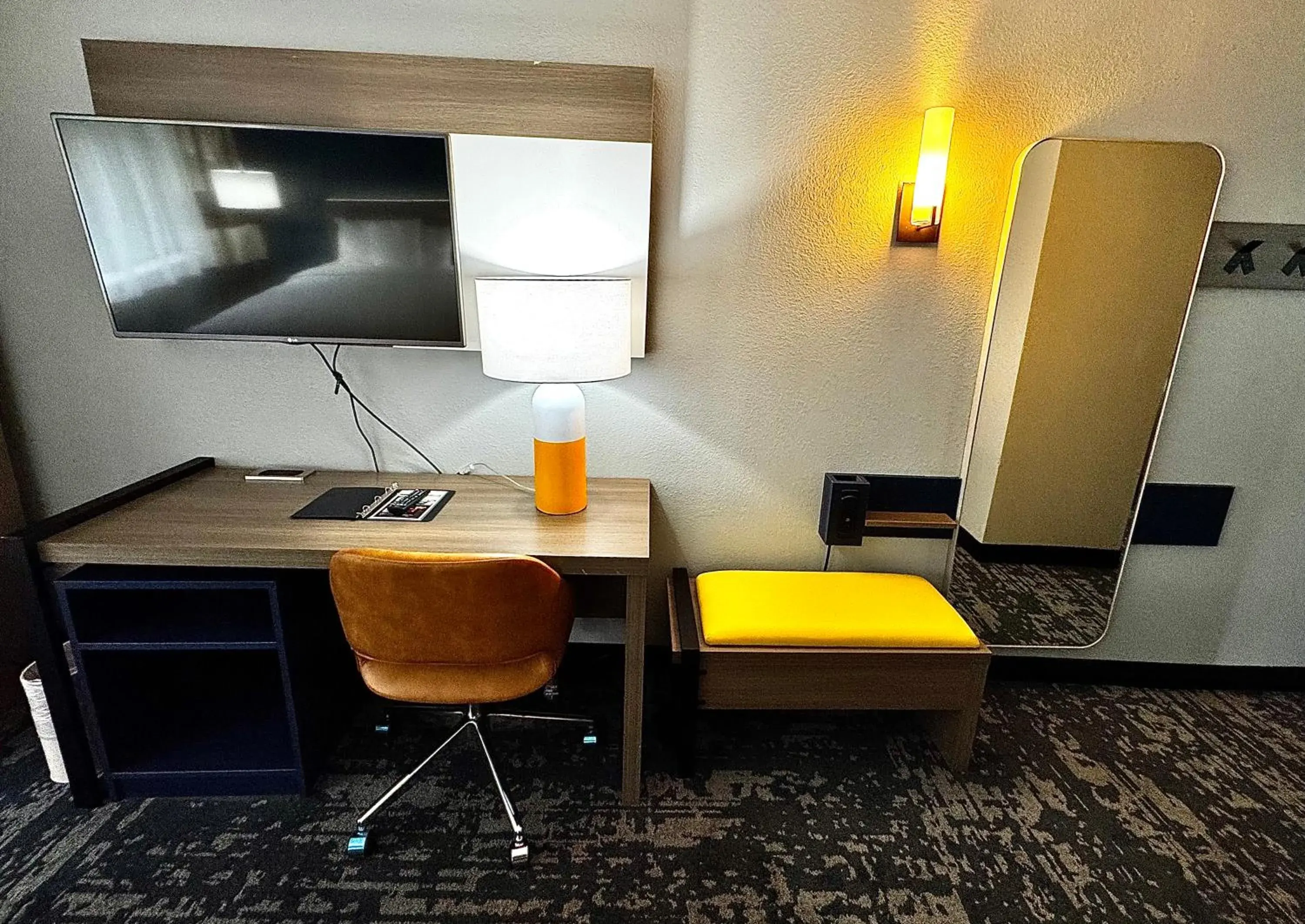 King Room - Non Smoking in Comfort Inn & Suites Madison - Airport King Room - Non Smoking in Comfort Inn & Suites Madison - Airport