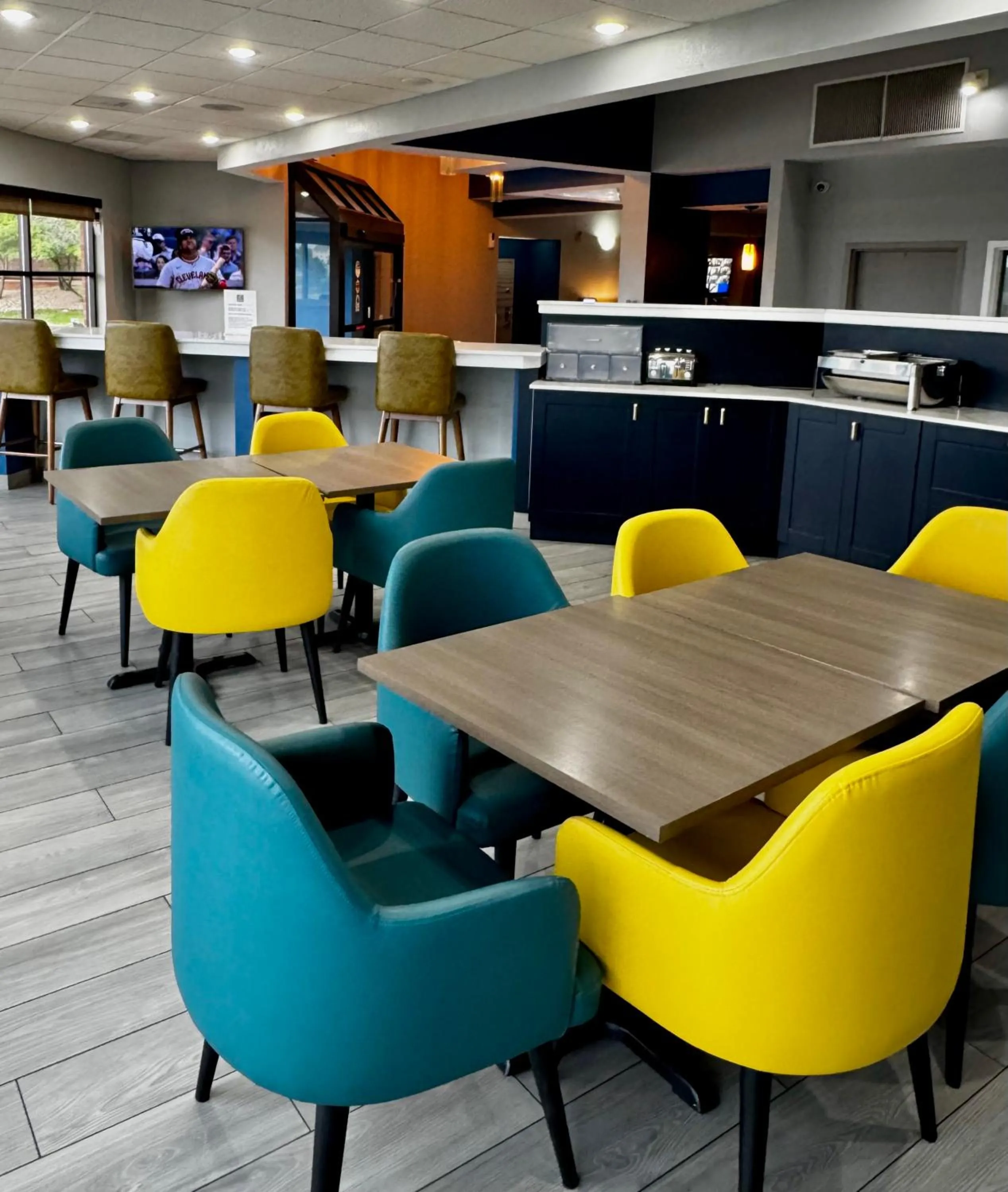 Breakfast in Comfort Inn & Suites Madison - Airport