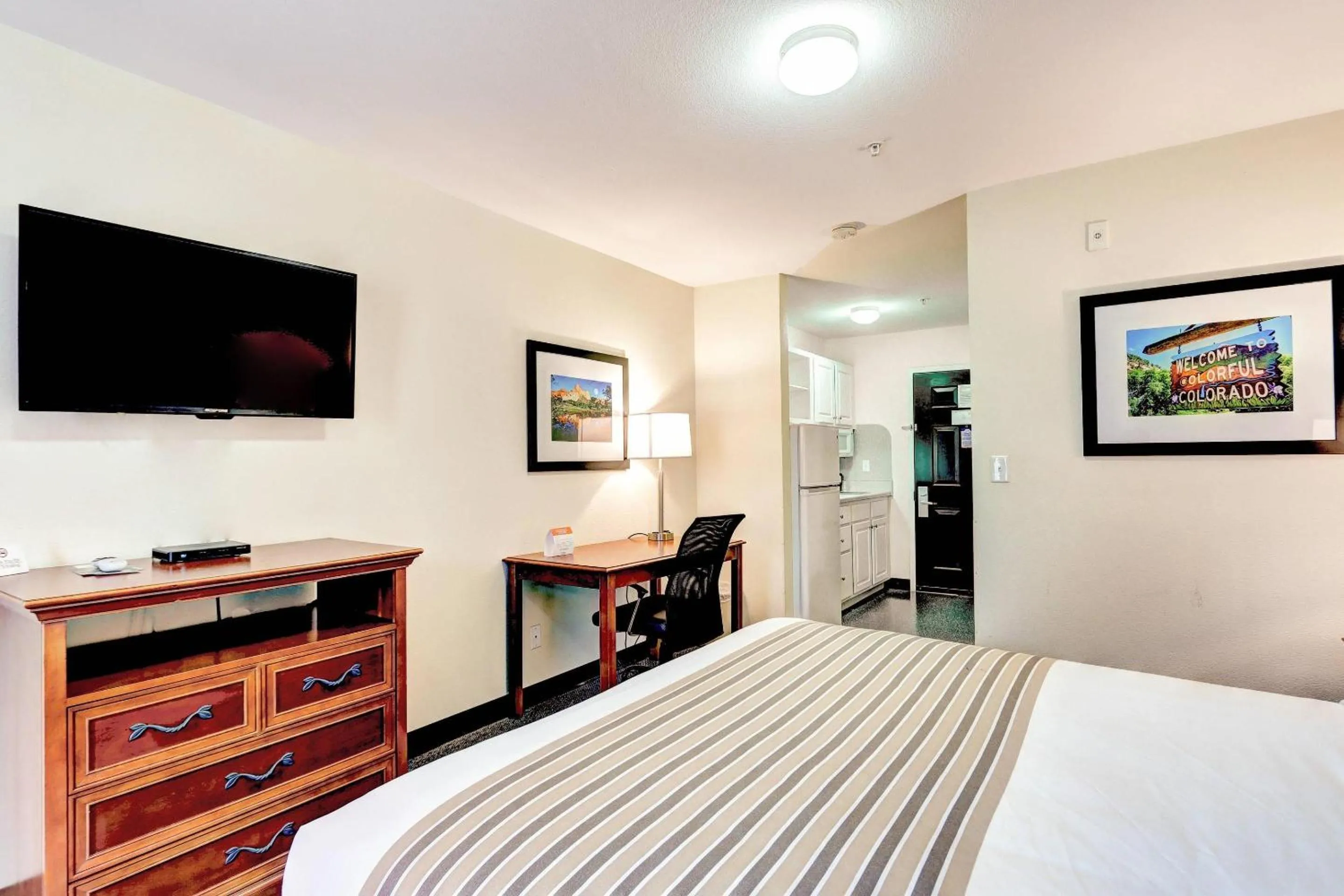 Bedroom, Bed in Suburban Studios Westminster Denver North