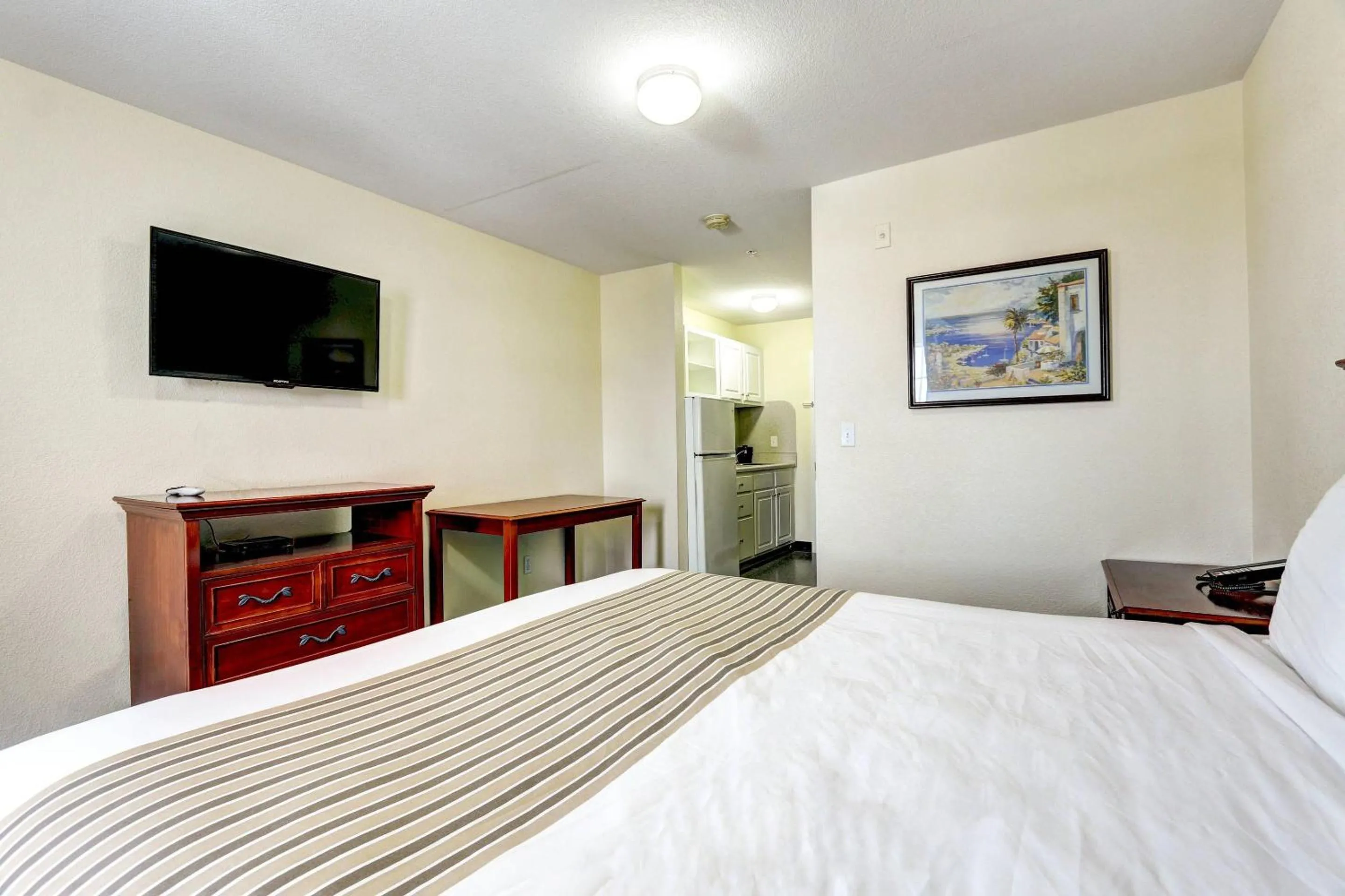 Bedroom, Bed in Suburban Studios Westminster Denver North