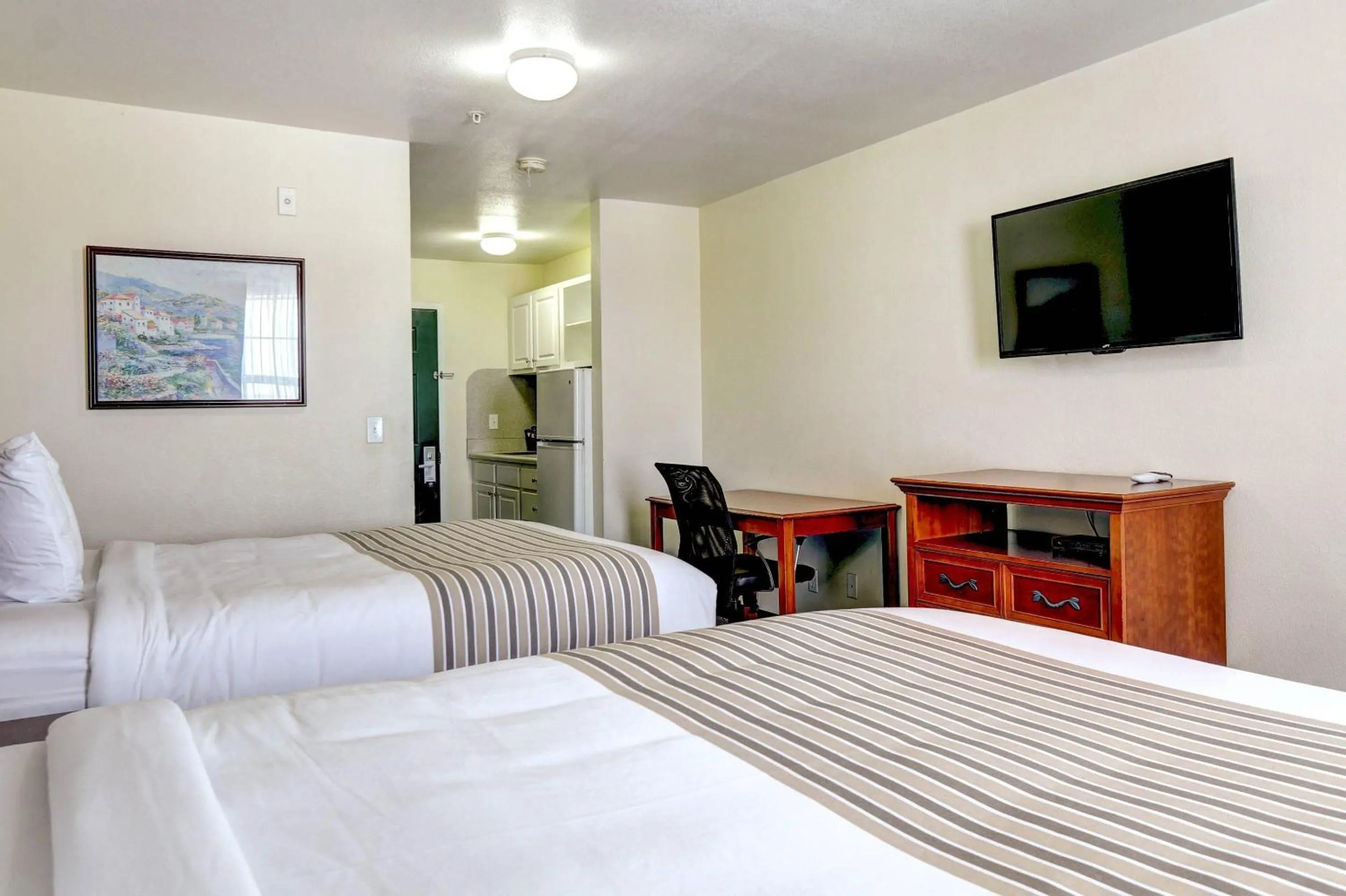 Bedroom, Bed in Suburban Studios Westminster Denver North