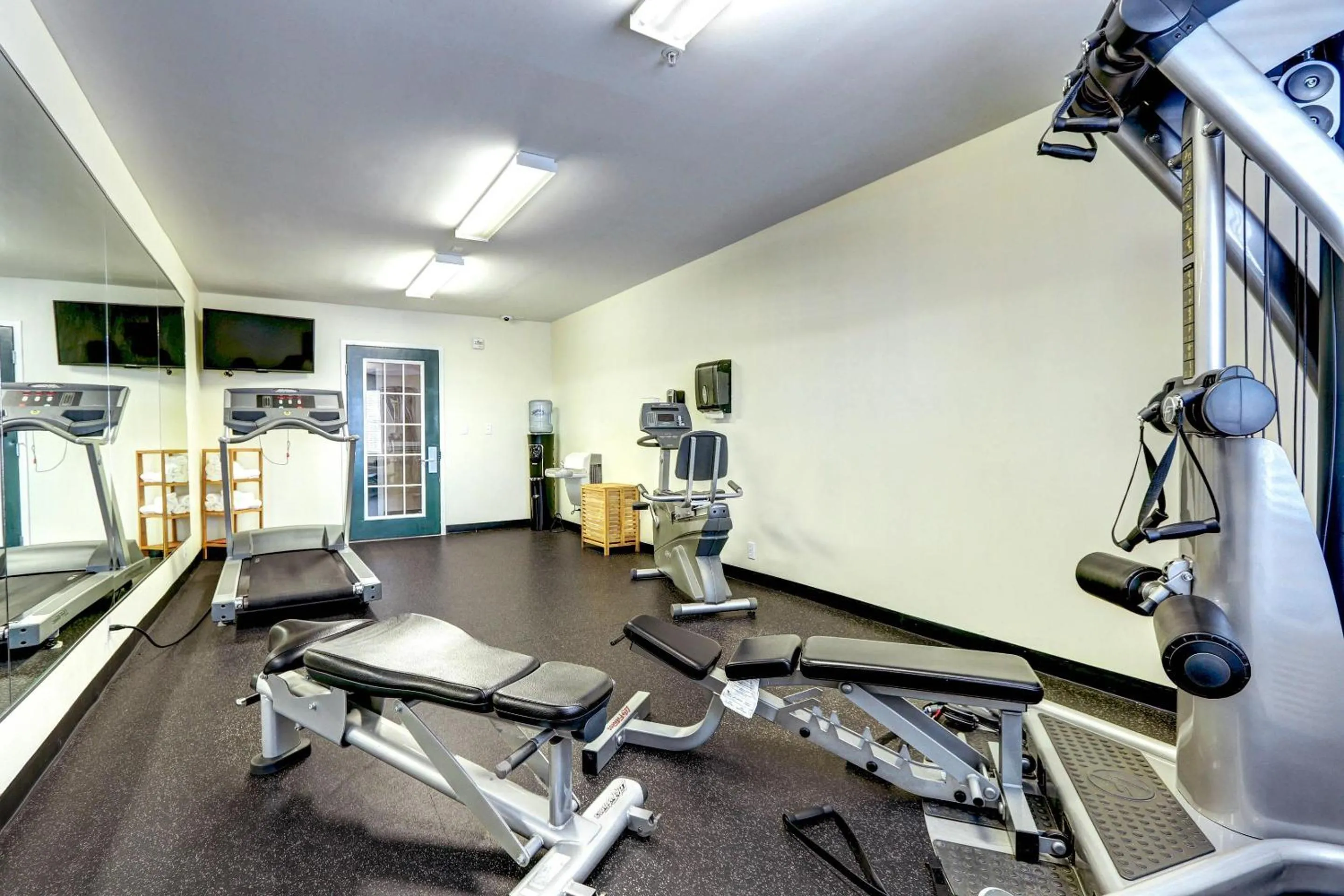 Fitness centre/facilities in Suburban Studios Westminster Denver North