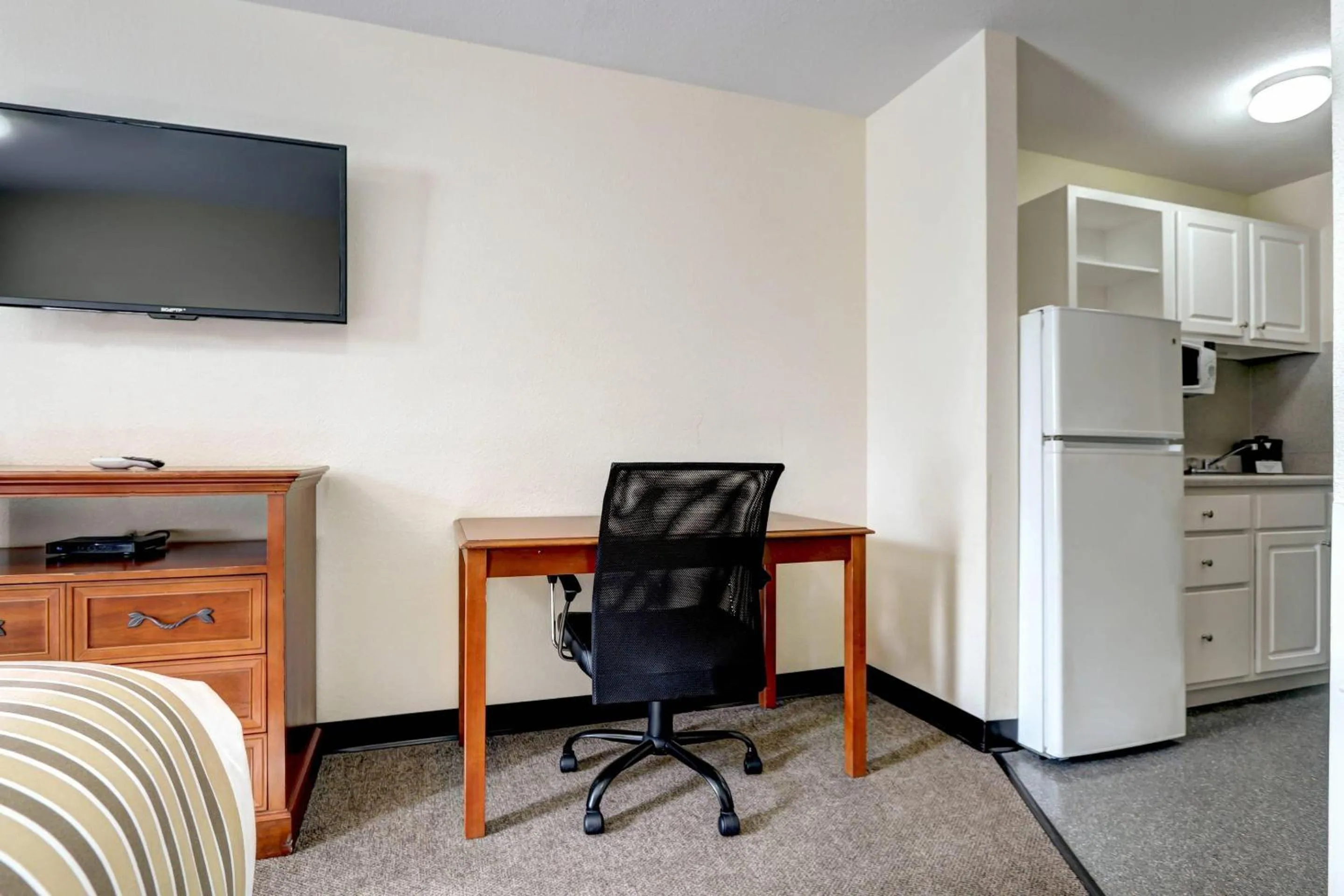 Bedroom in Suburban Studios Westminster Denver North