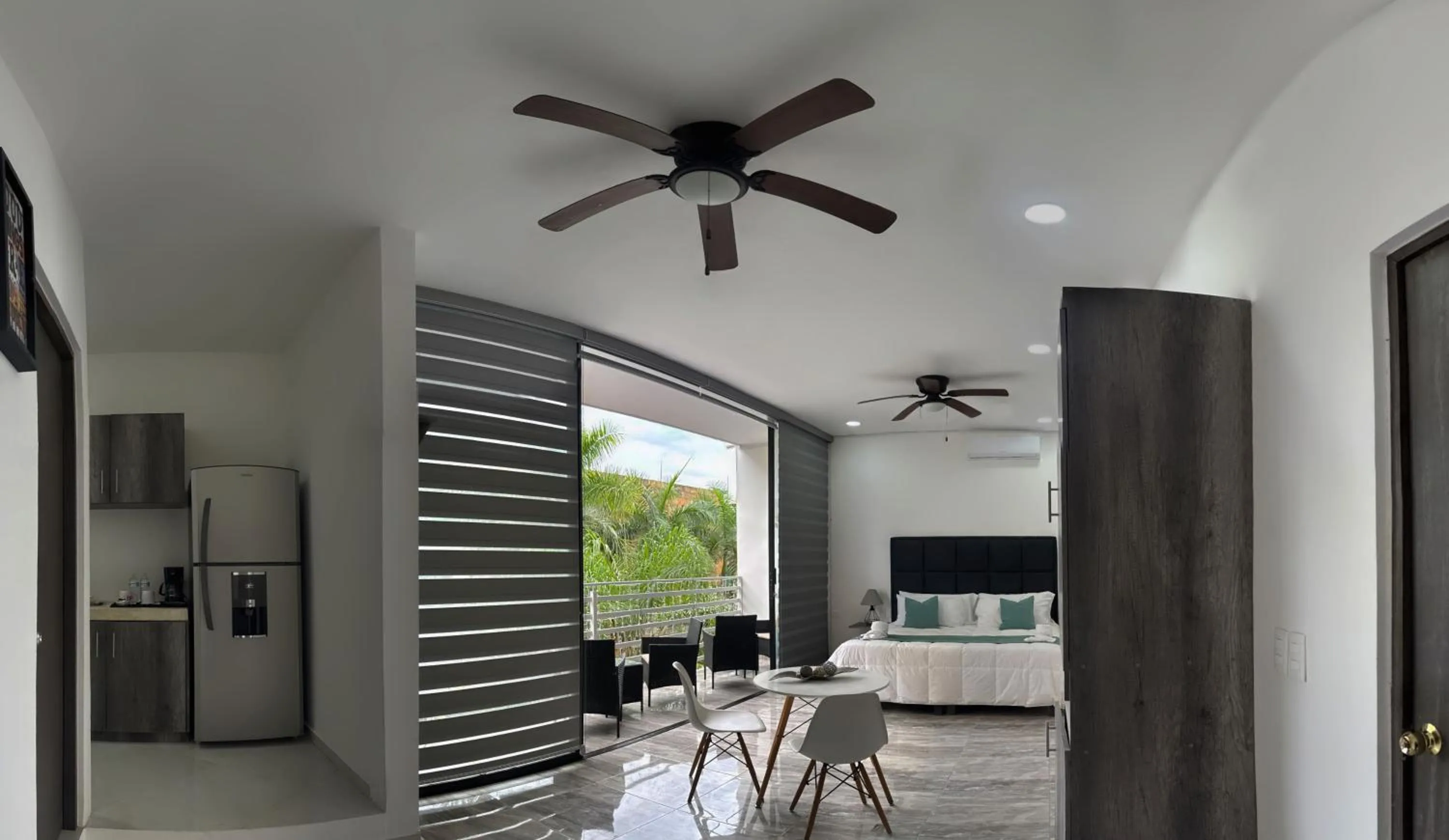 Photo of the whole room in SILVERSANDS Hotel Boutique - 5Th Ave