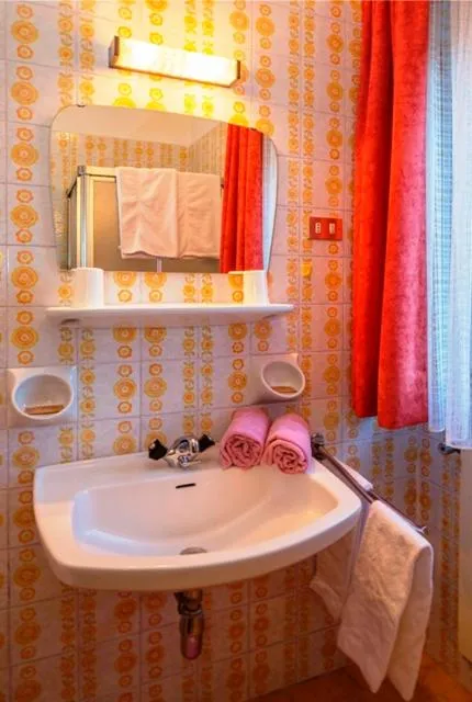 Bathroom in Garni Appartments Helvetia