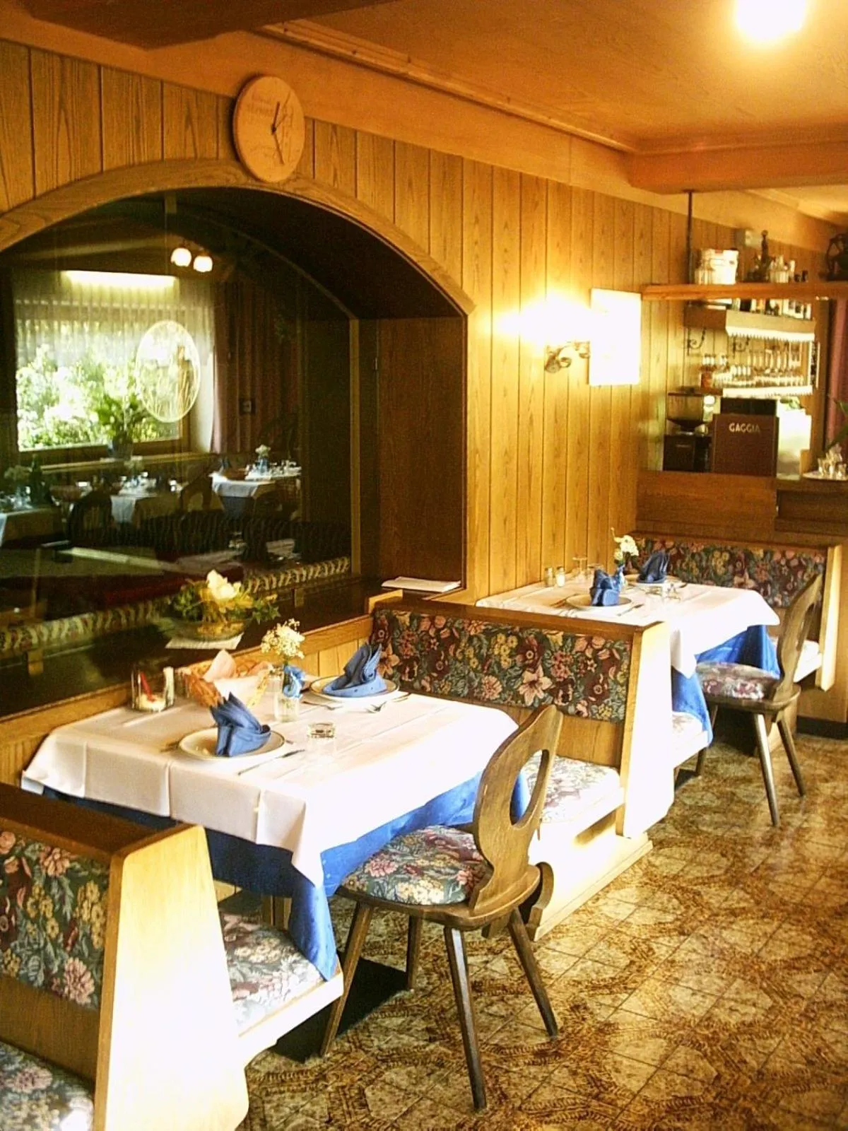 Restaurant/places to eat in Garni Appartments Helvetia
