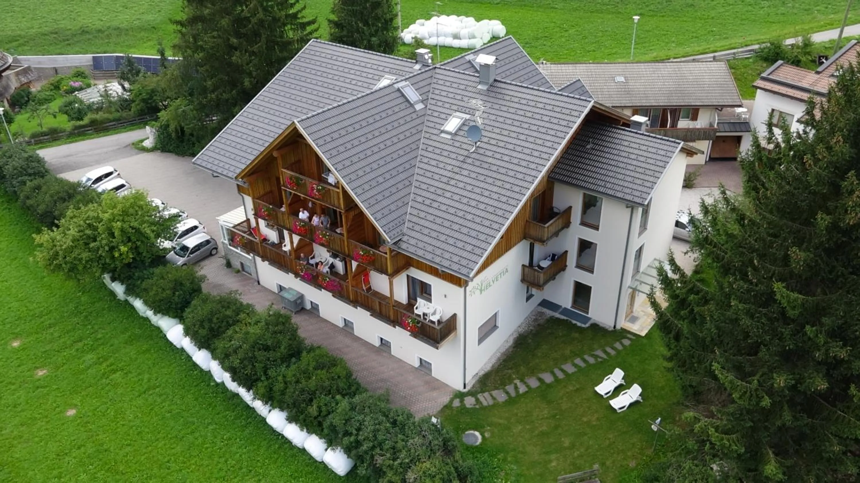 Garden in Garni Appartments Helvetia