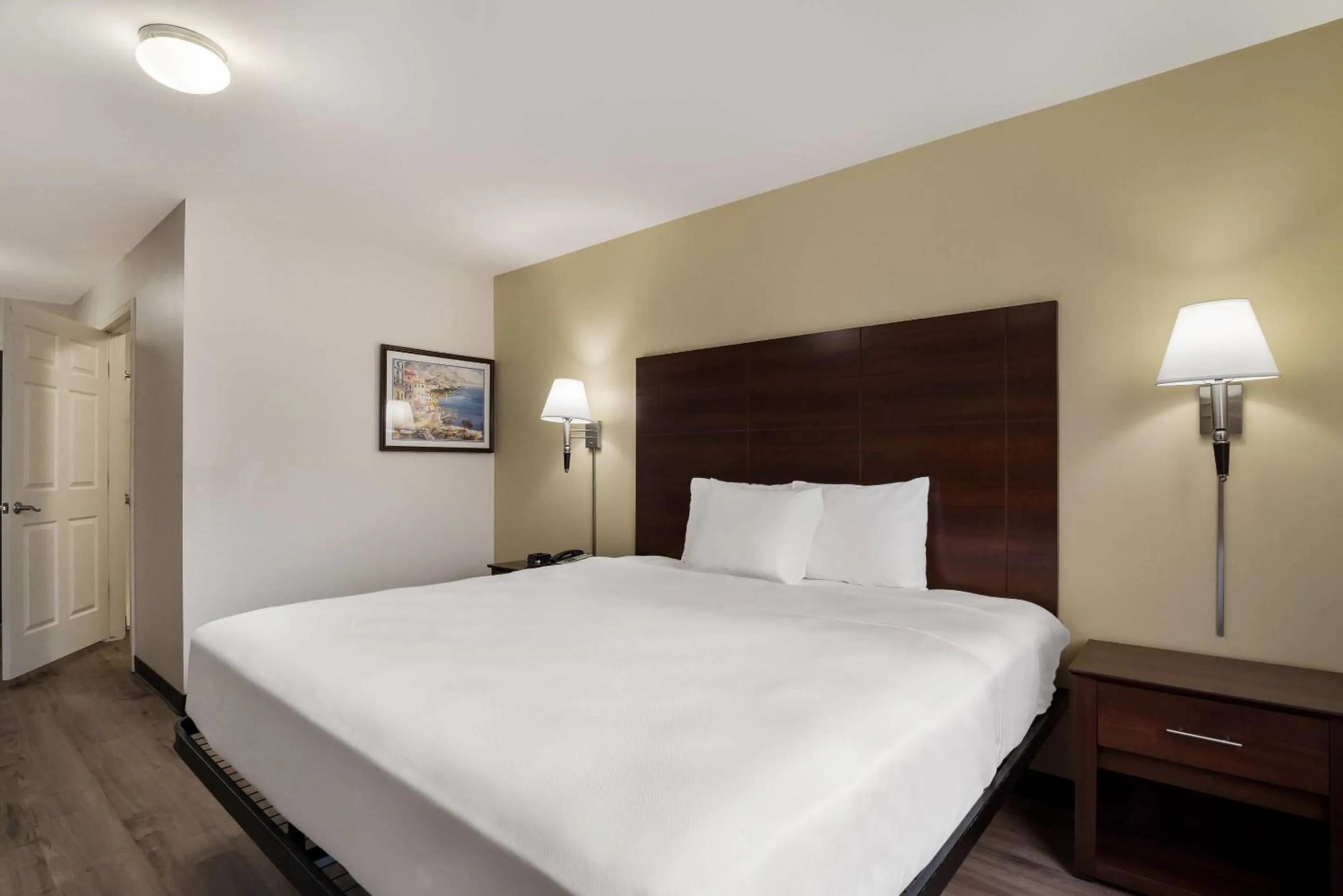 Bedroom, Bed in Suburban Studios Denver Central-Arvada