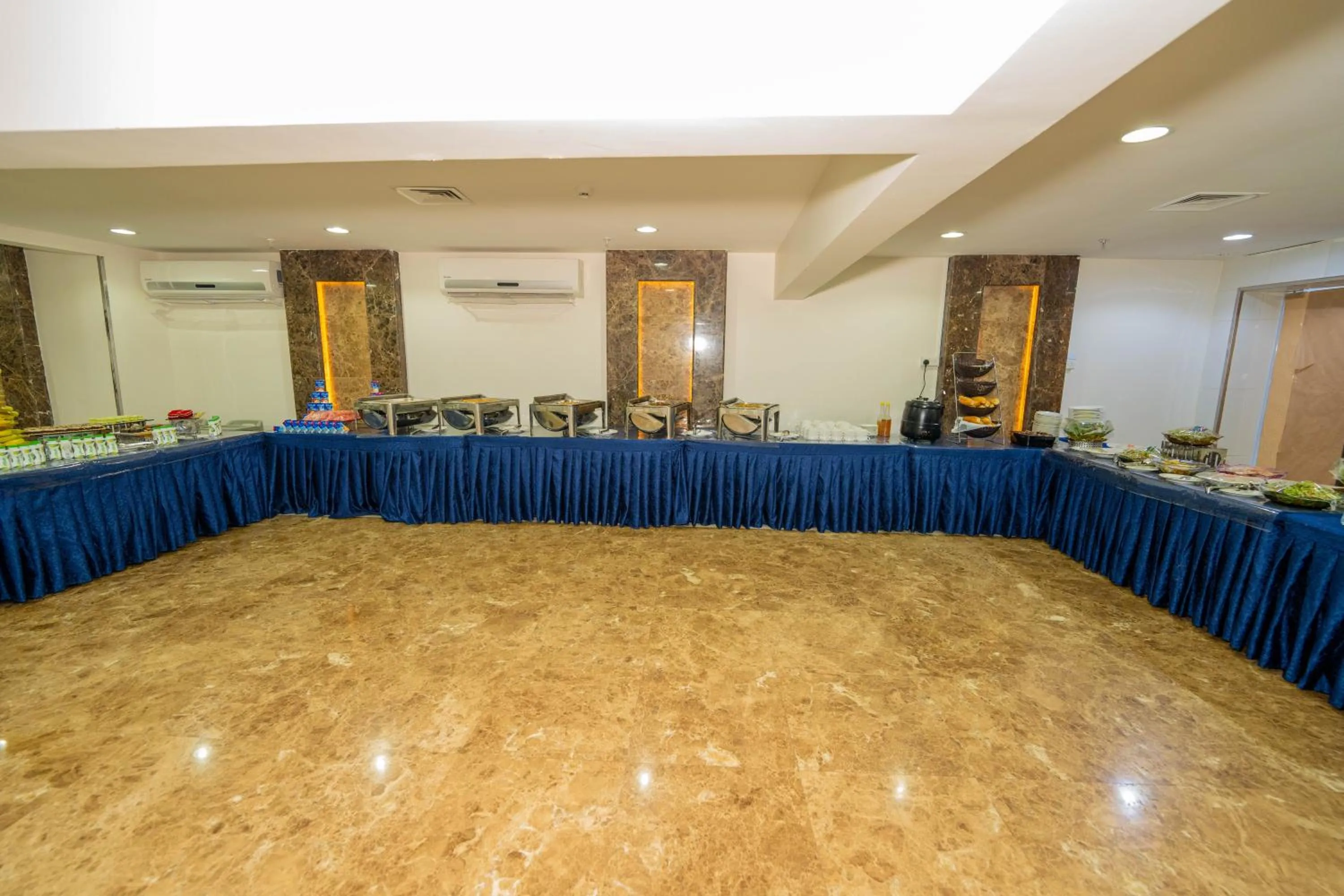 Restaurant/places to eat in Rizq Palace Hotel Makkah