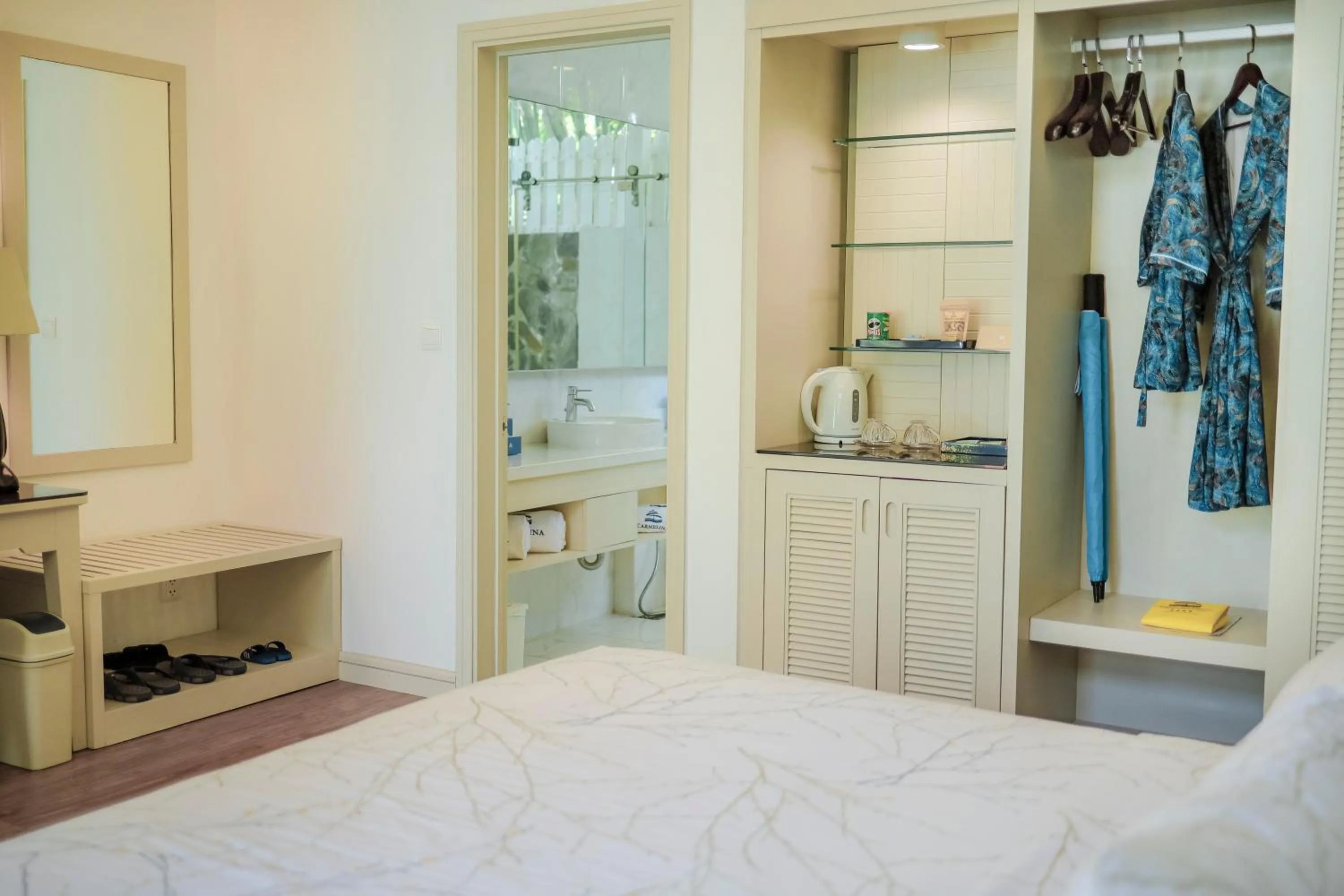 Coffee/tea facilities, Bed in Carmelina Beach Resort Ho Tram