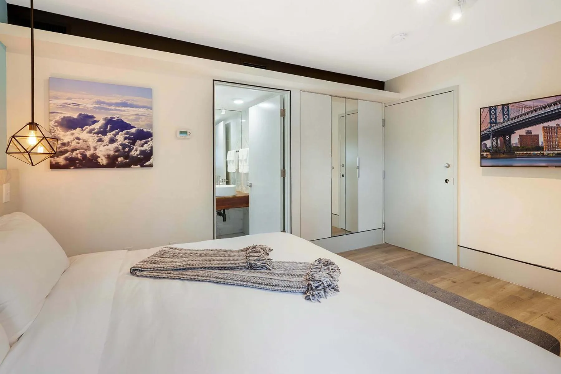 Bedroom, Bed in Ocean Treasure Beachside Suites