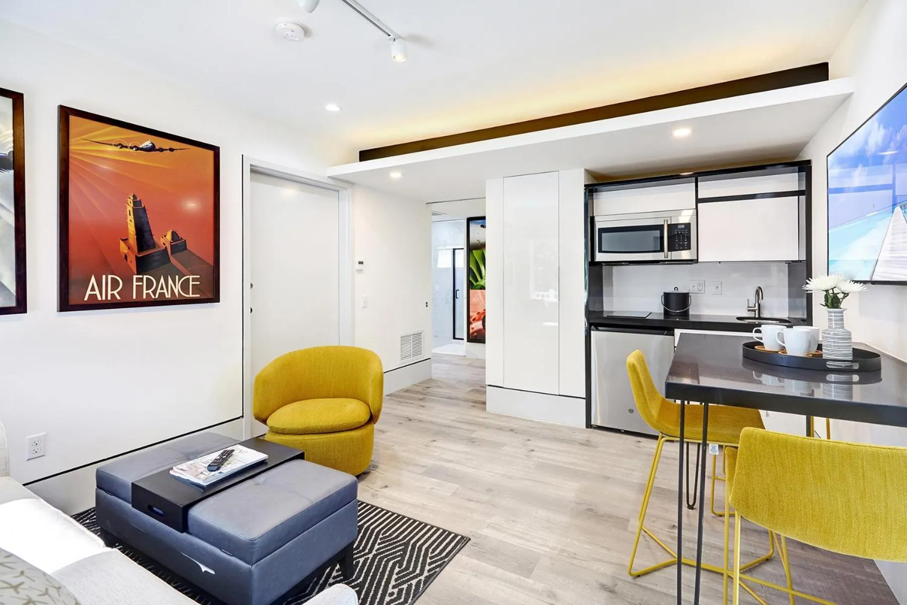 Kitchen or kitchenette in Ocean Treasure Beachside Suites