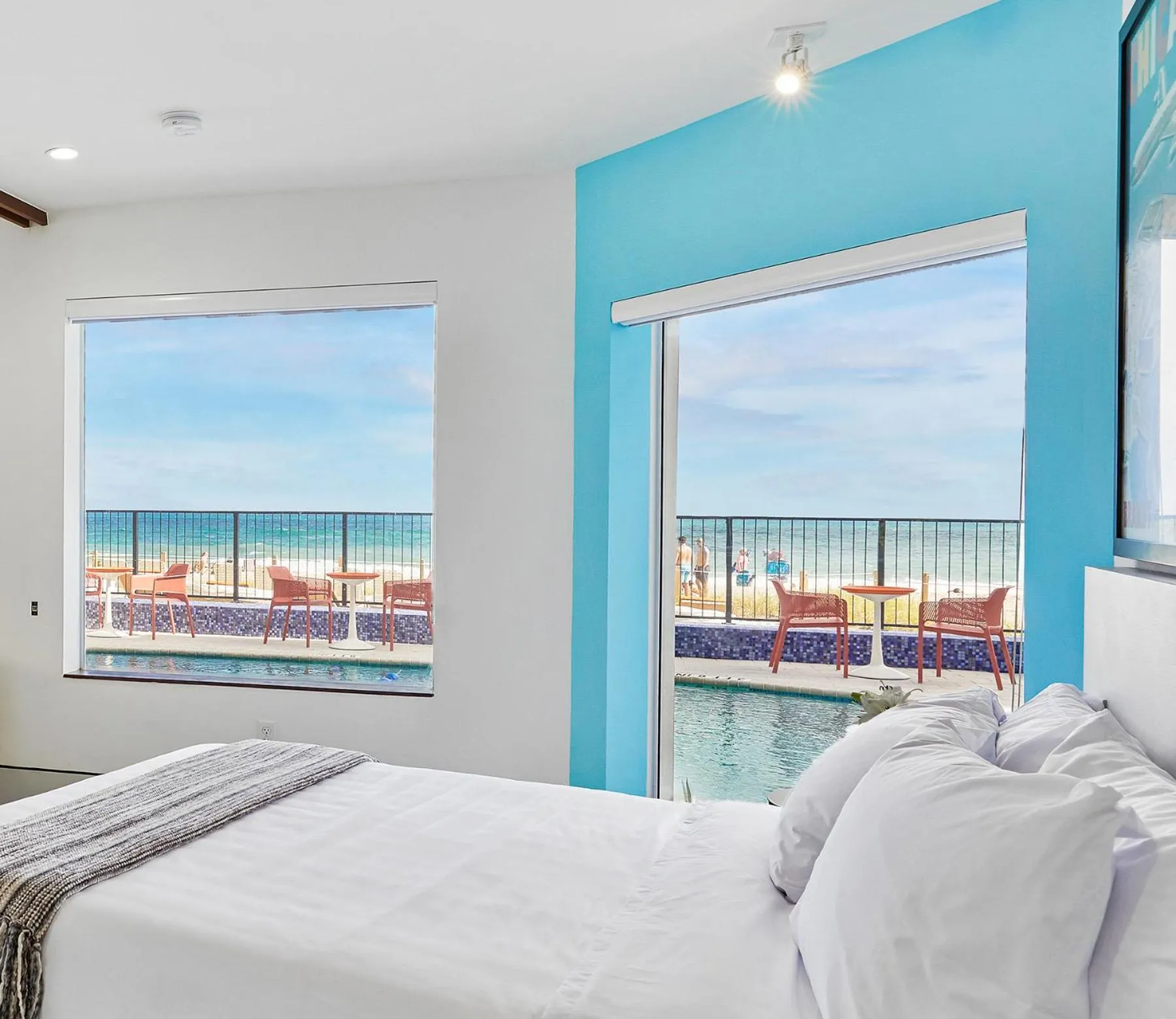 Sea view, Bed in Ocean Treasure Beachside Suites