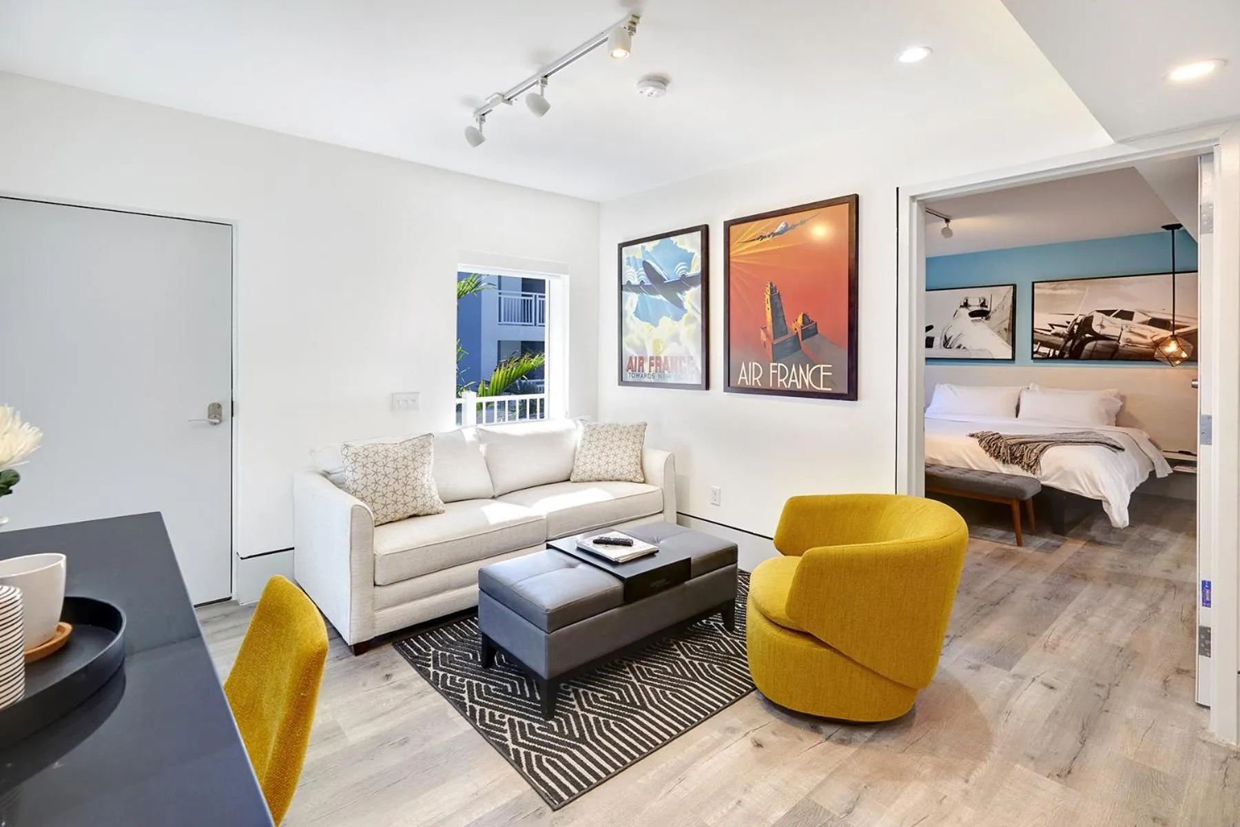 Living room, Bed in Ocean Treasure Beachside Suites